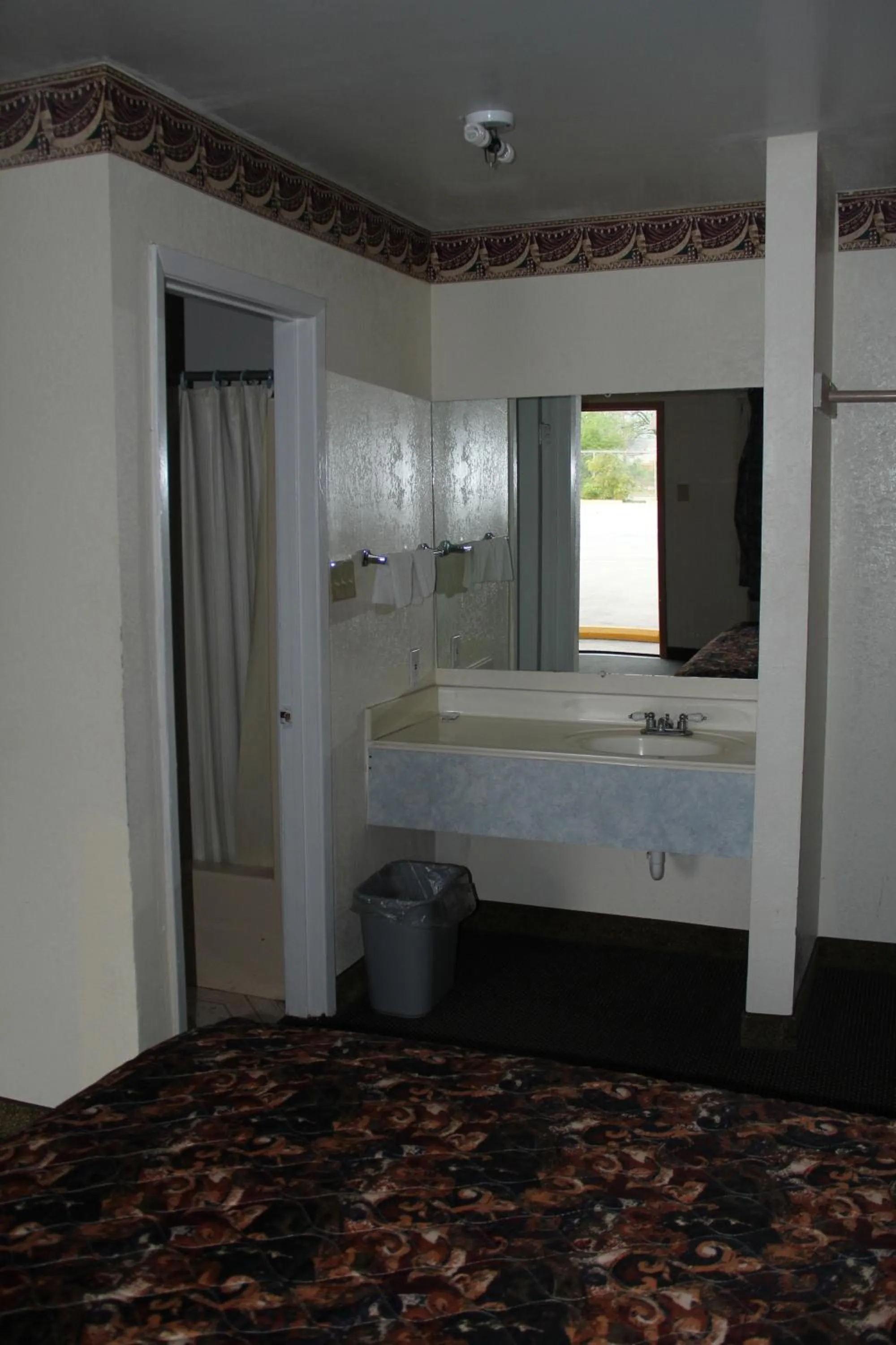 Bathroom in Choice Inn San Antonio