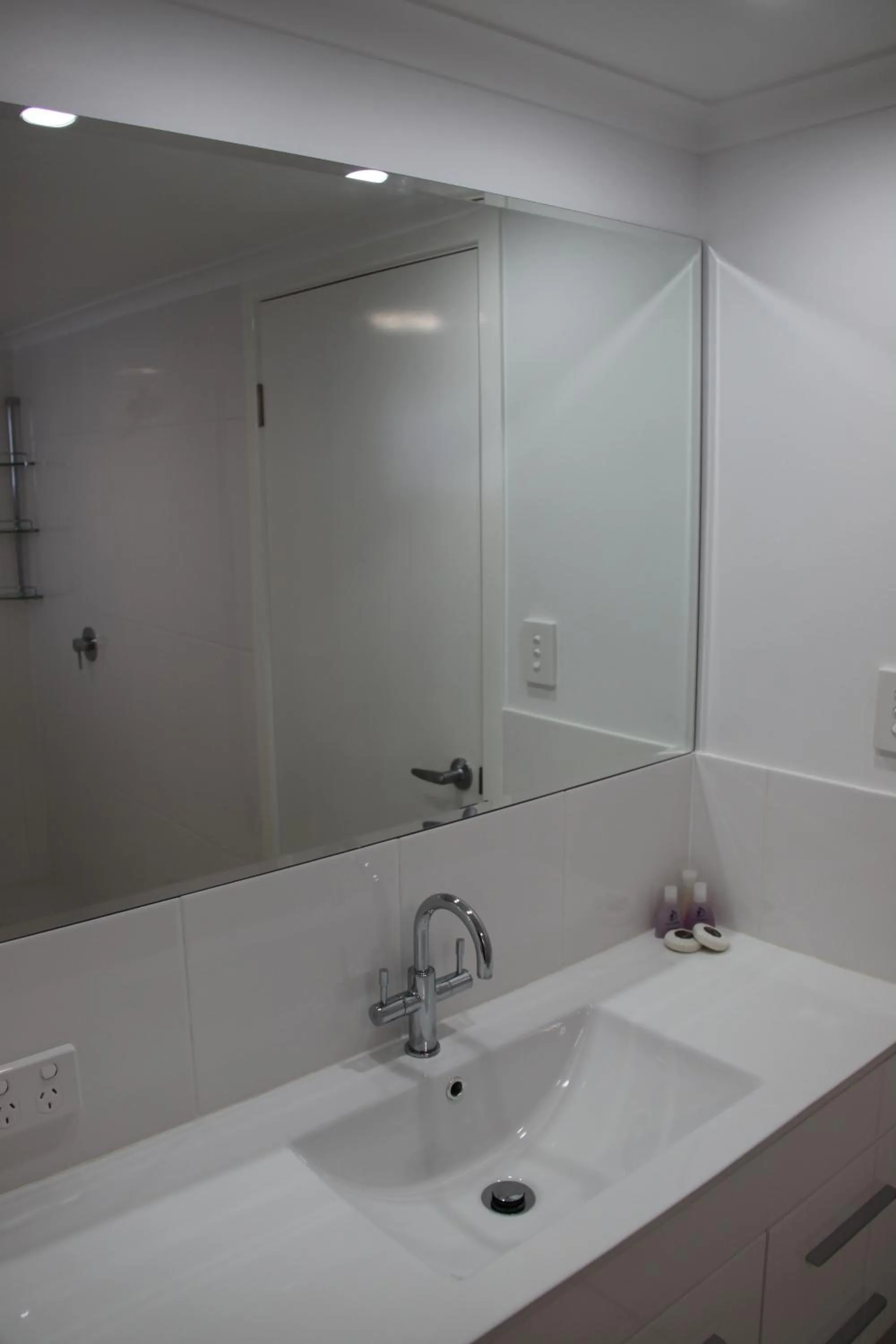 Bathroom in Park View Motel