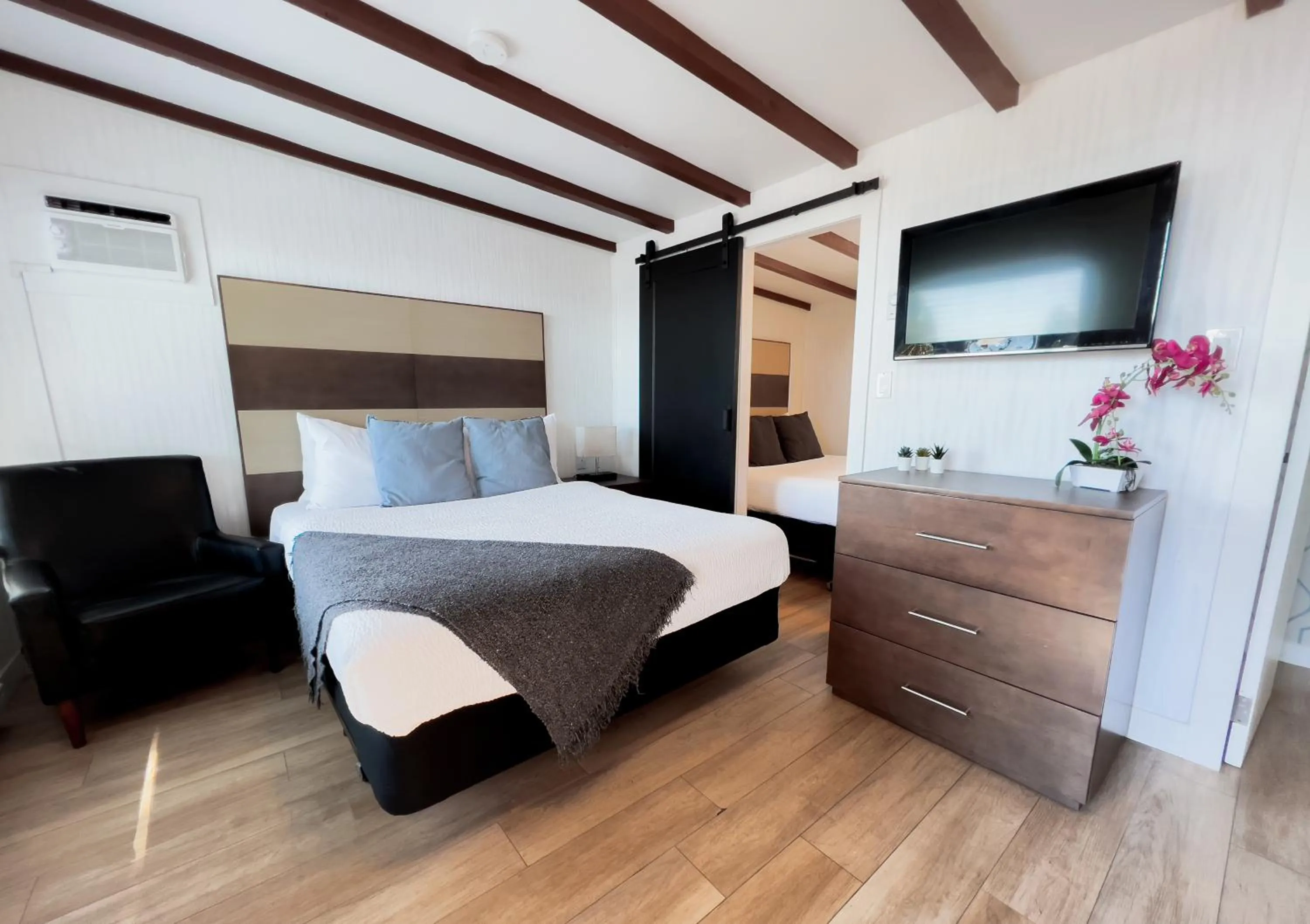 Bedroom, Bed in Oceanside Villas