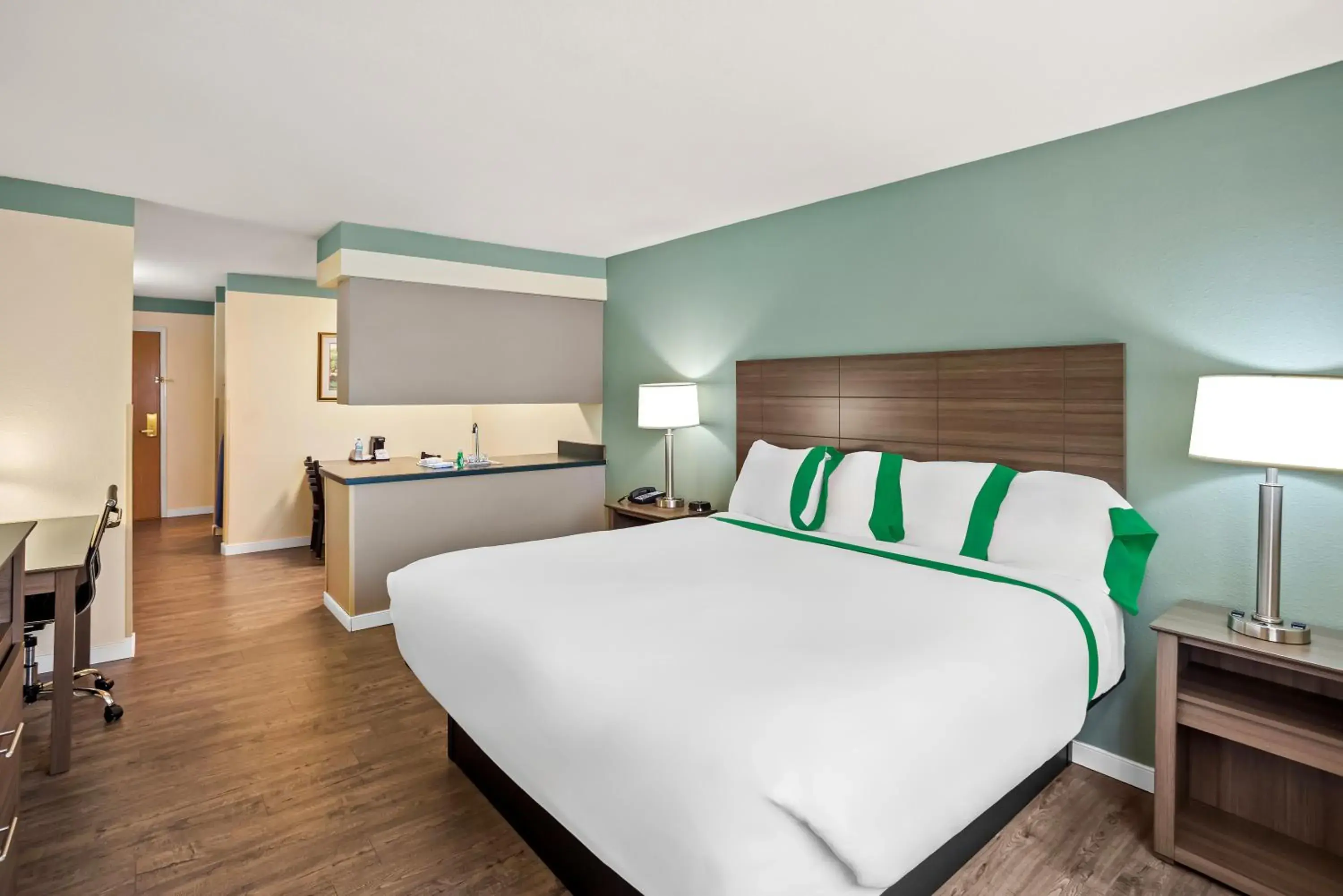 Bed in GuestHouse Inn & Suites Kelso/Longview Bed in GuestHouse Inn & Suites Kelso/Longview