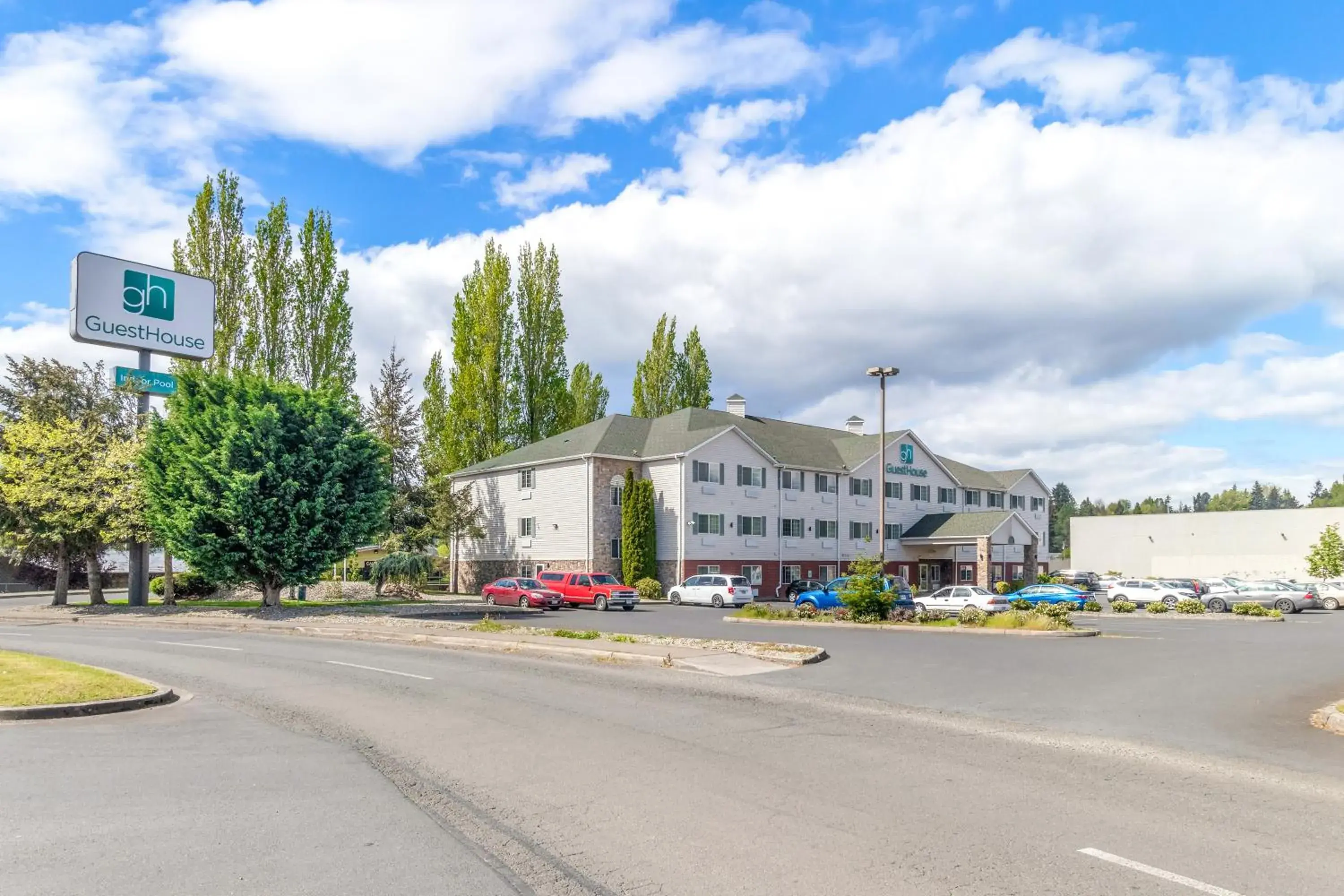 Property building in GuestHouse Inn & Suites Kelso/Longview Property building in GuestHouse Inn & Suites Kelso/Longview