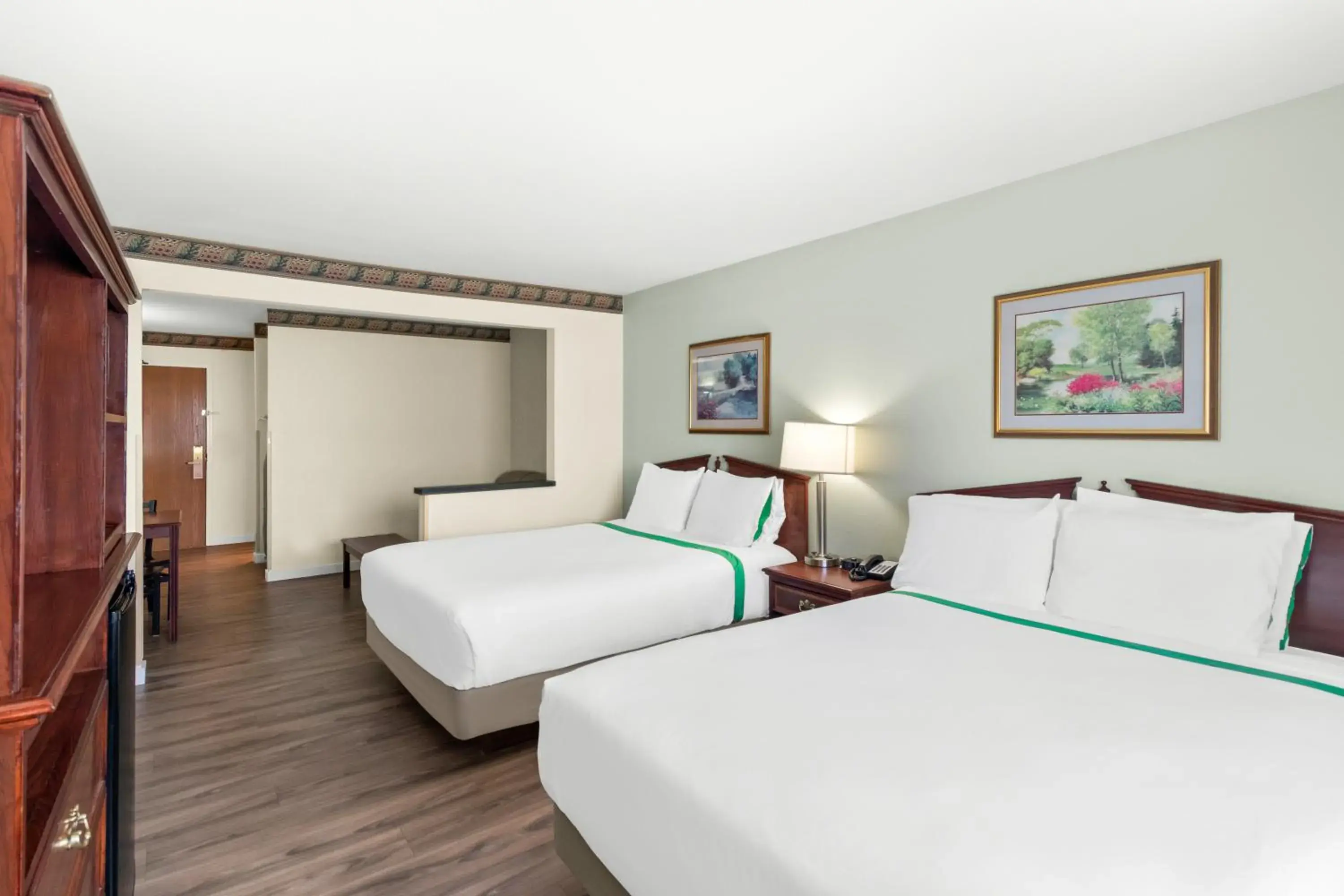 Bed in GuestHouse Inn & Suites Kelso/Longview Bed in GuestHouse Inn & Suites Kelso/Longview