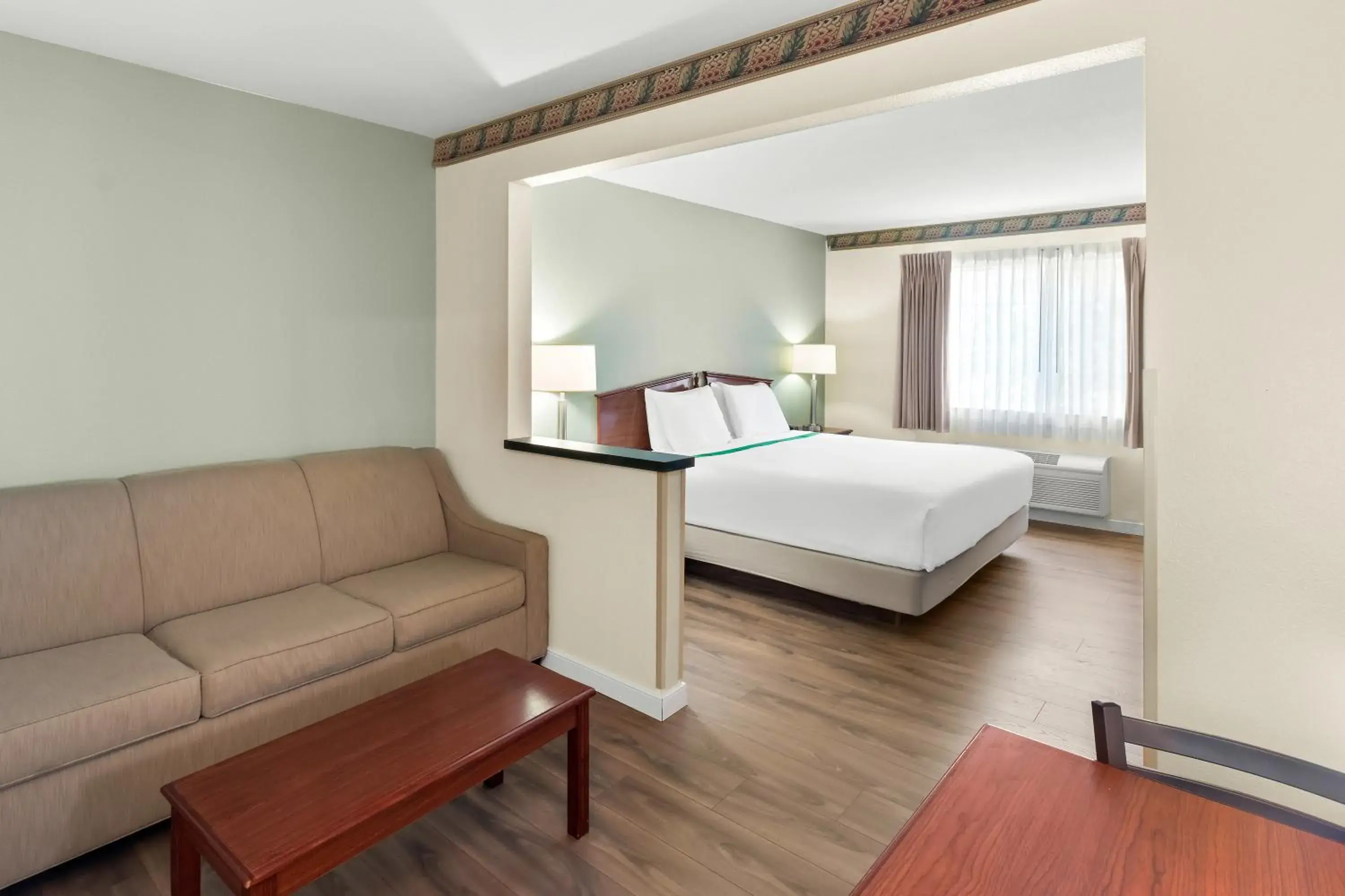 Bed in GuestHouse Inn & Suites Kelso/Longview Bed in GuestHouse Inn & Suites Kelso/Longview