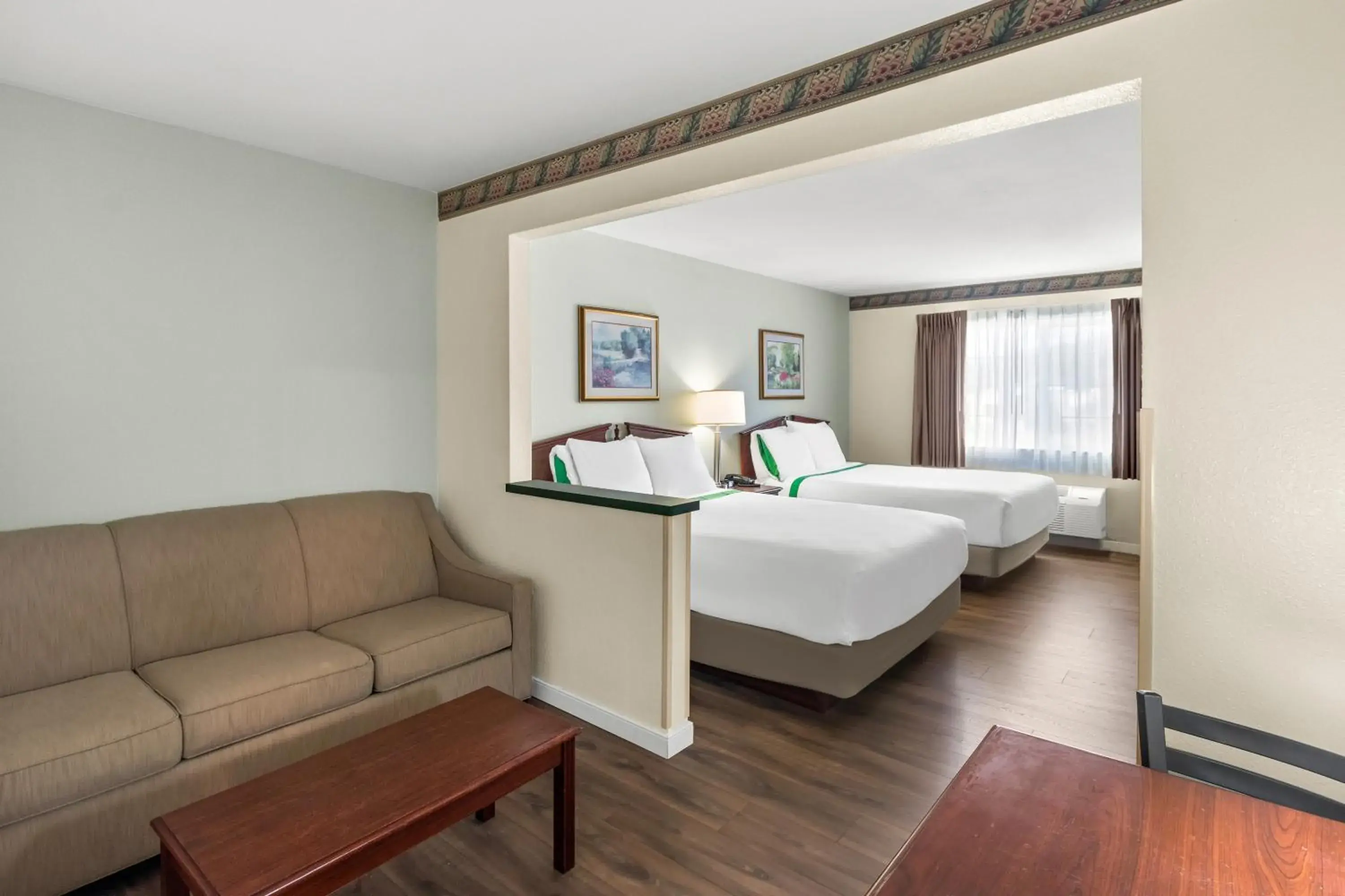Bed in GuestHouse Inn & Suites Kelso/Longview Bed in GuestHouse Inn & Suites Kelso/Longview