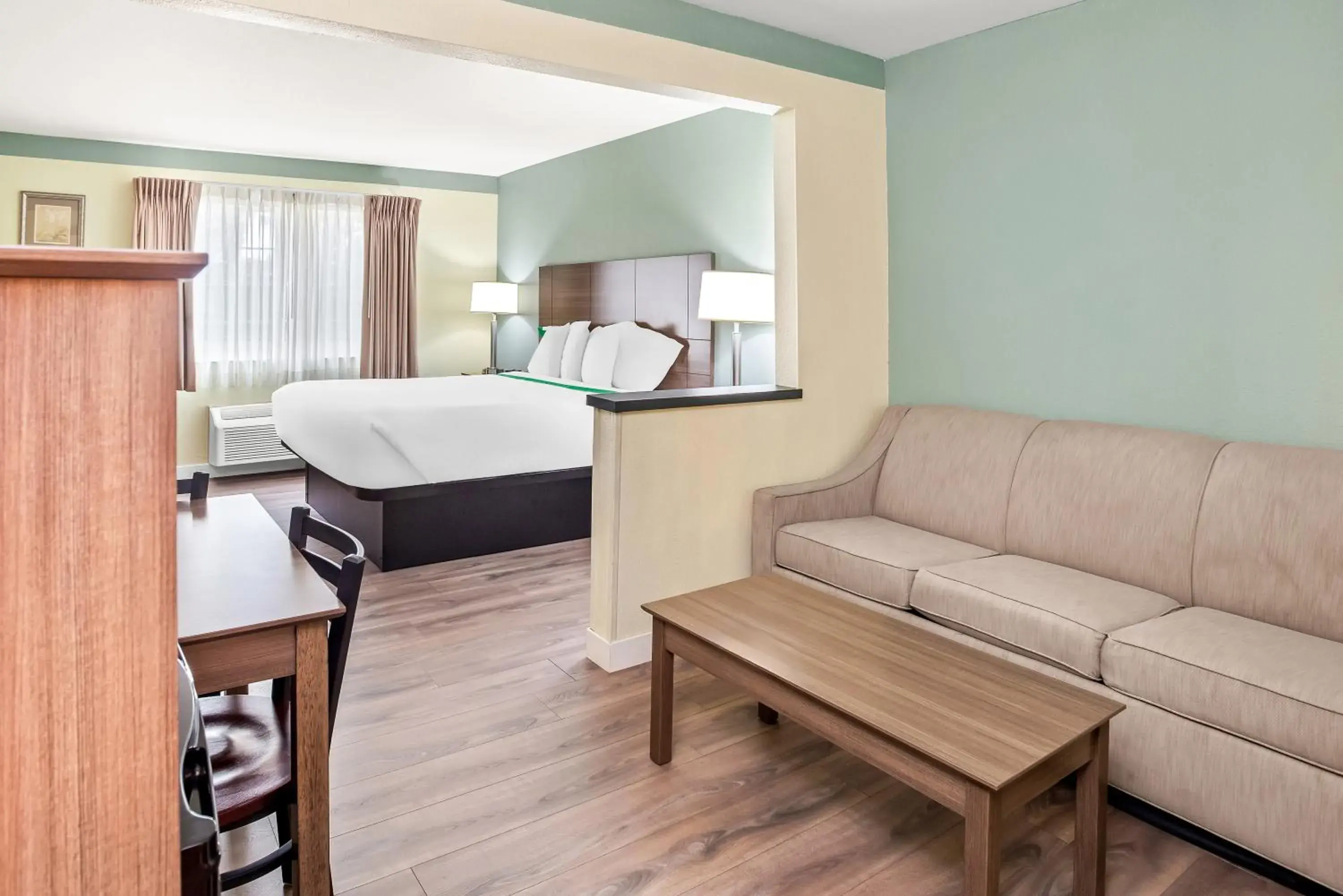 Bed in GuestHouse Inn & Suites Kelso/Longview Bed in GuestHouse Inn & Suites Kelso/Longview