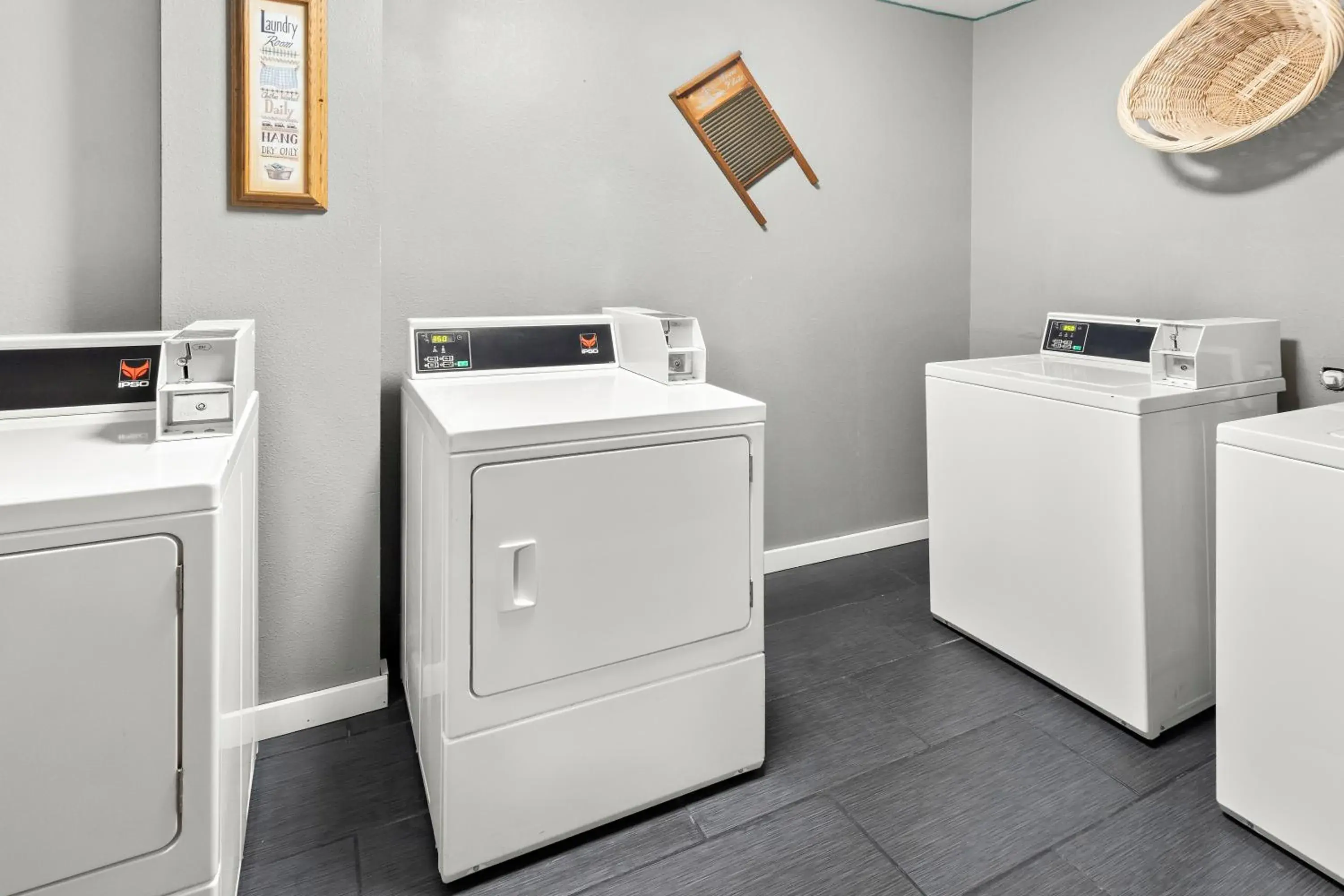 washing machine in GuestHouse Inn & Suites Kelso/Longview washing machine in GuestHouse Inn & Suites Kelso/Longview