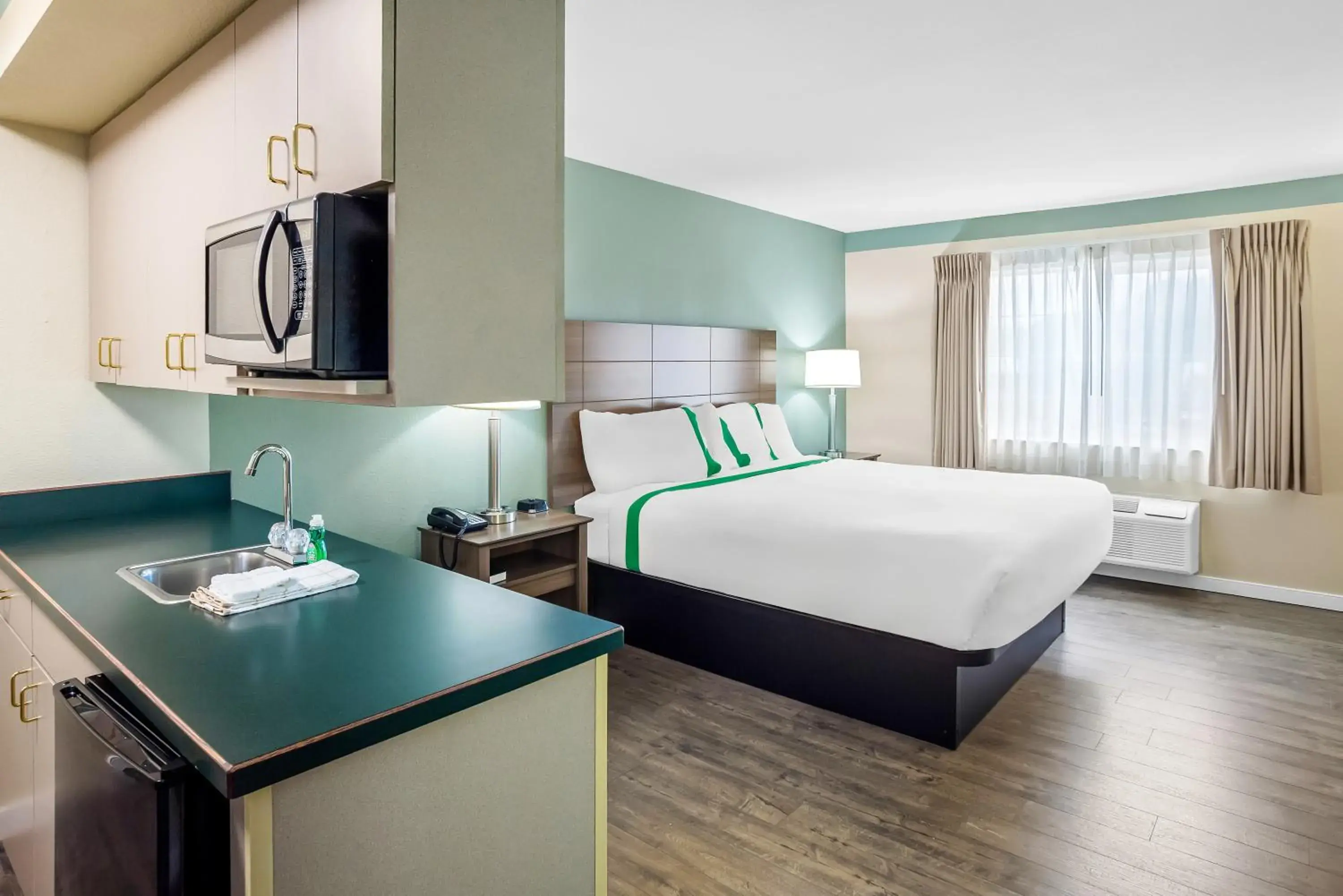 Bed in GuestHouse Inn & Suites Kelso/Longview Bed in GuestHouse Inn & Suites Kelso/Longview