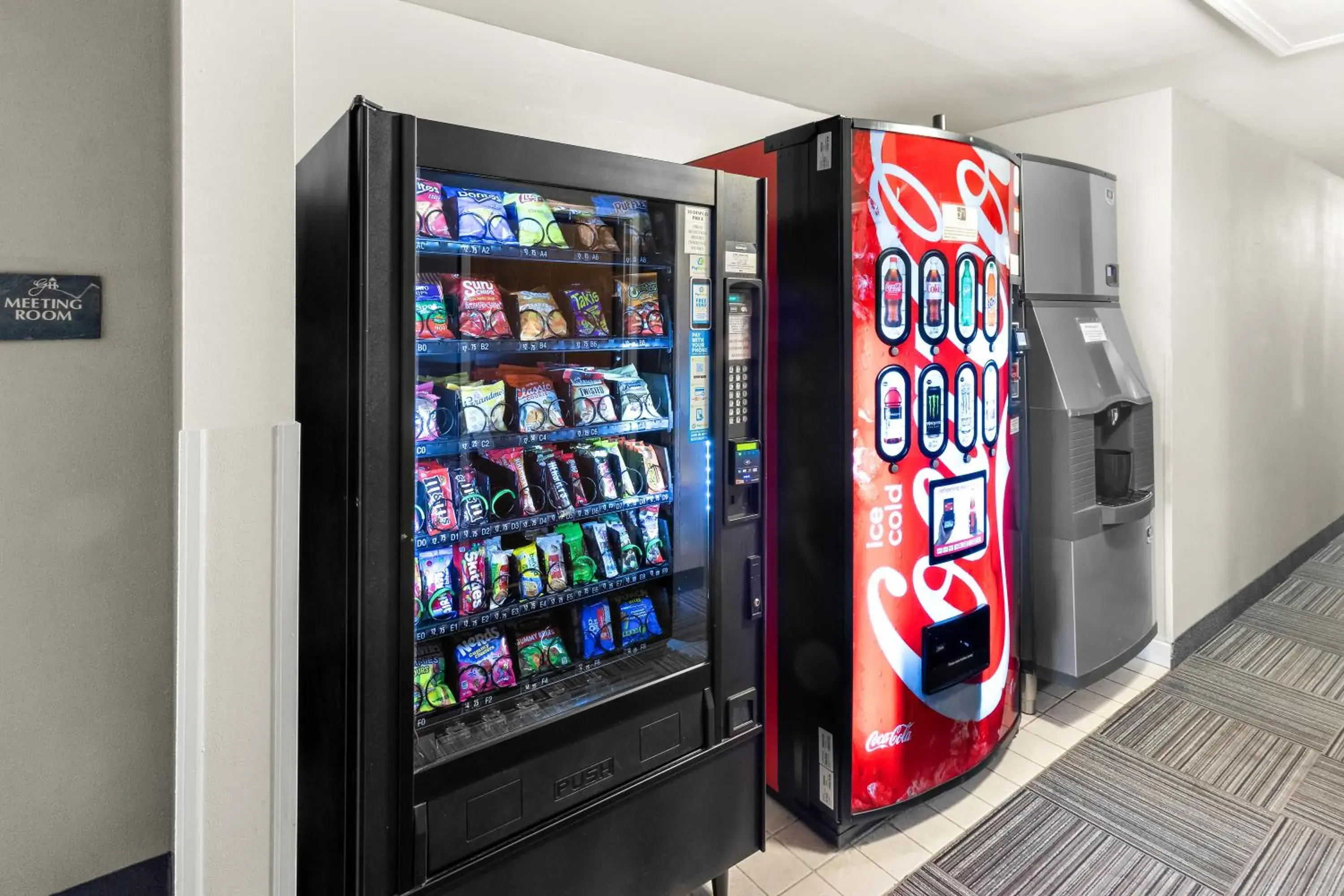 vending machine in GuestHouse Inn & Suites Kelso/Longview vending machine in GuestHouse Inn & Suites Kelso/Longview