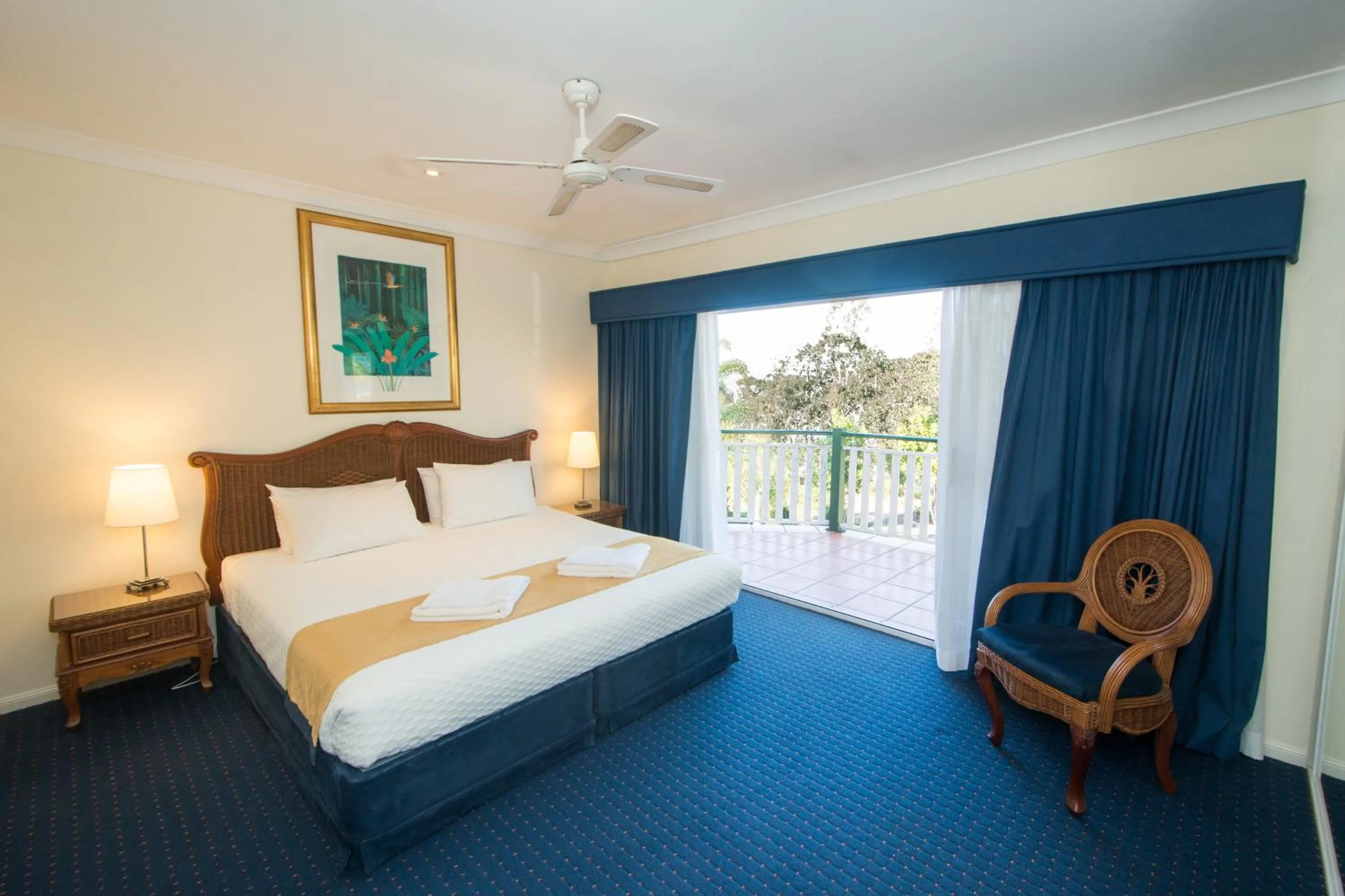 Bed in Tinaroo Lake Resort