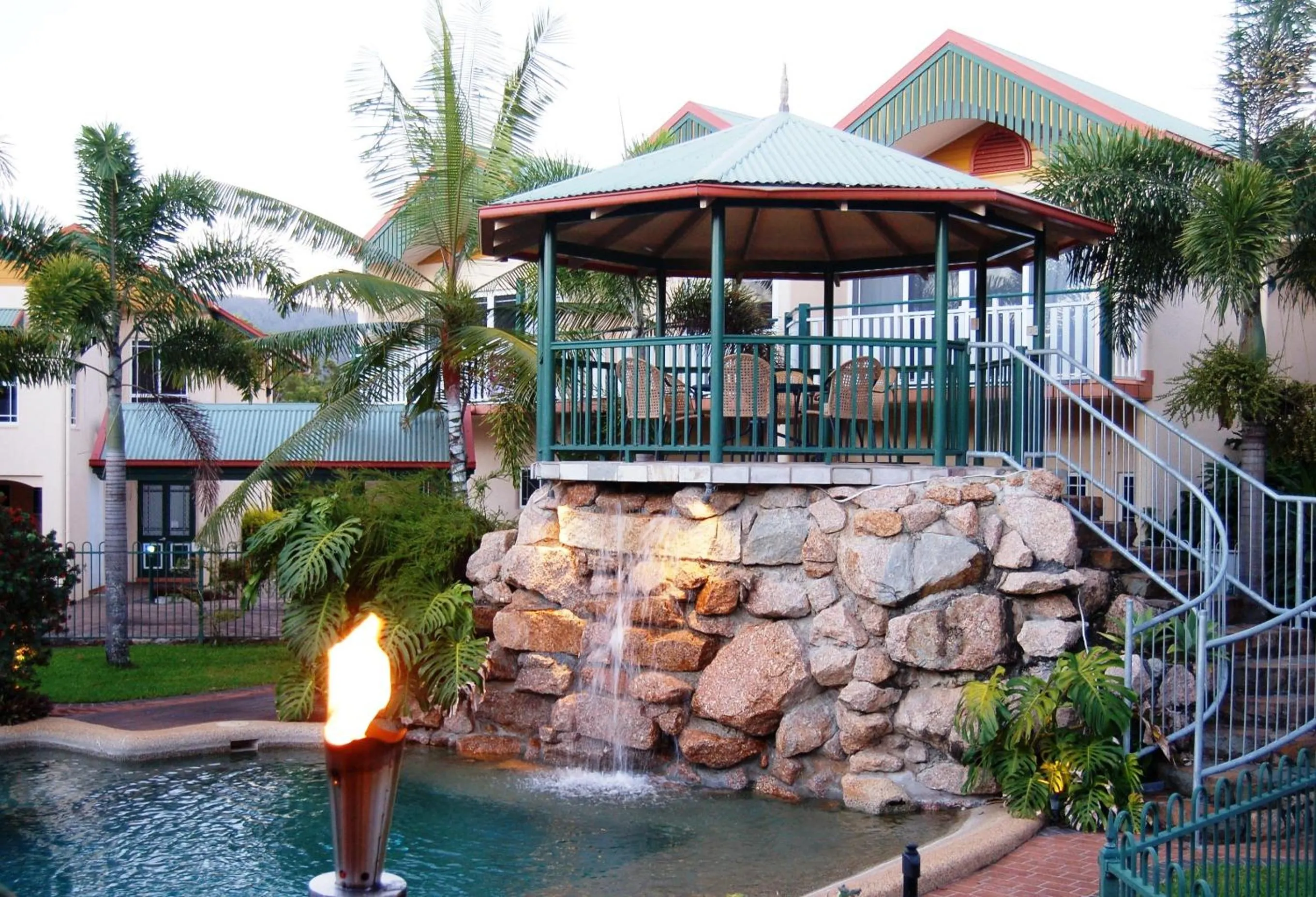 Swimming pool in Tinaroo Lake Resort