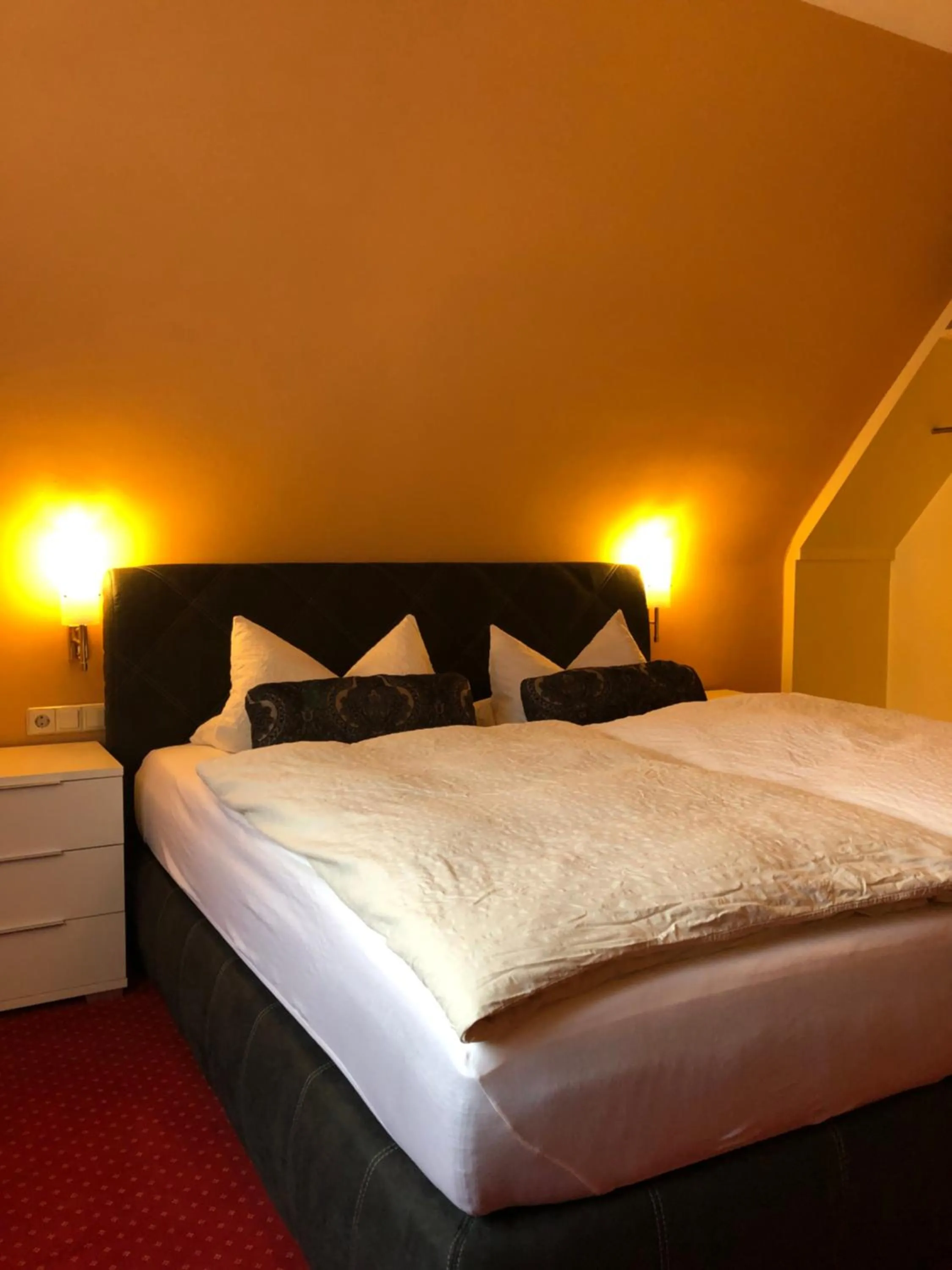 Bed in Hotel-Restaurant Gasthof zum Schützen