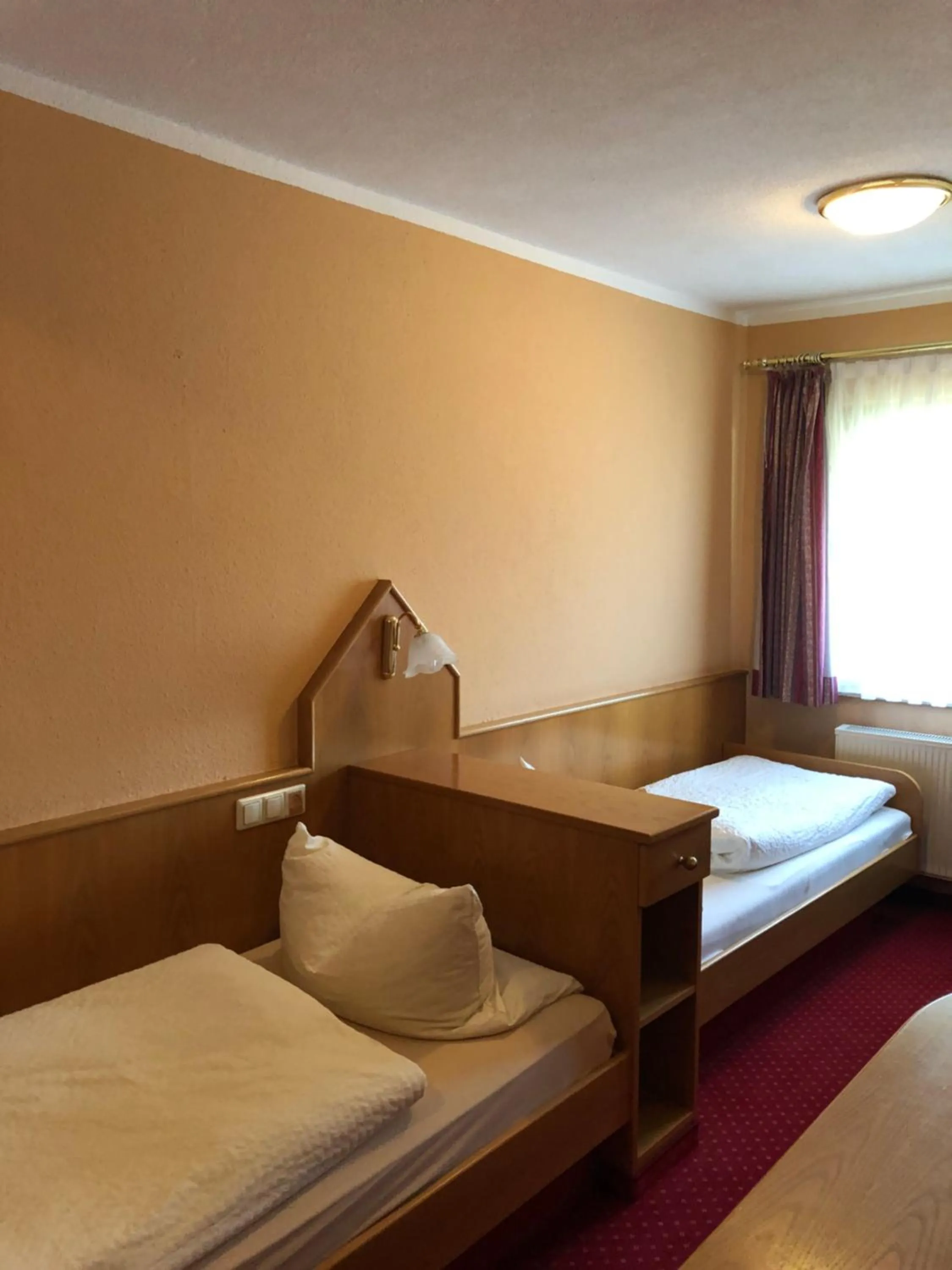 Bed in Hotel-Restaurant Gasthof zum Schützen