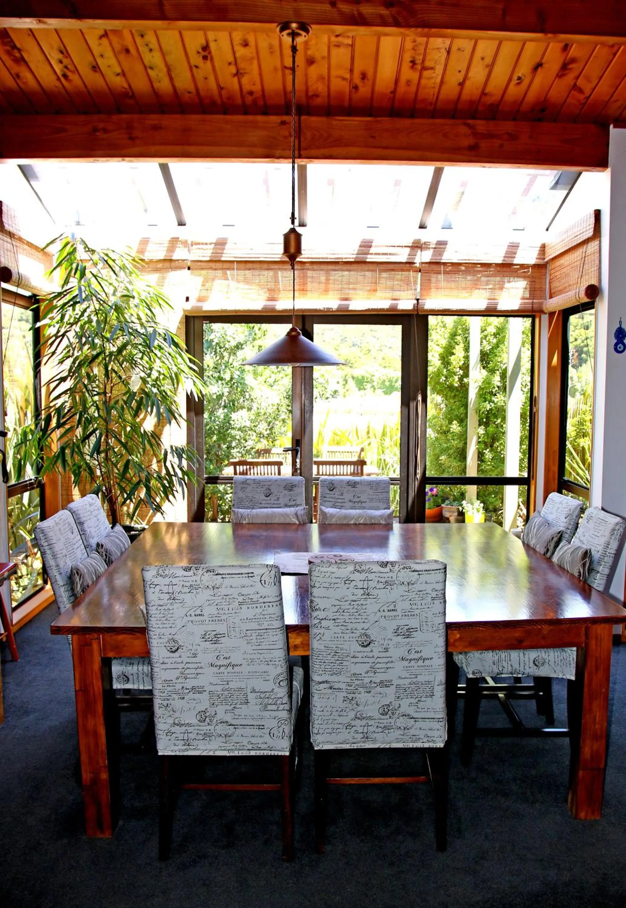 Dining area in Twin Waters Lodge