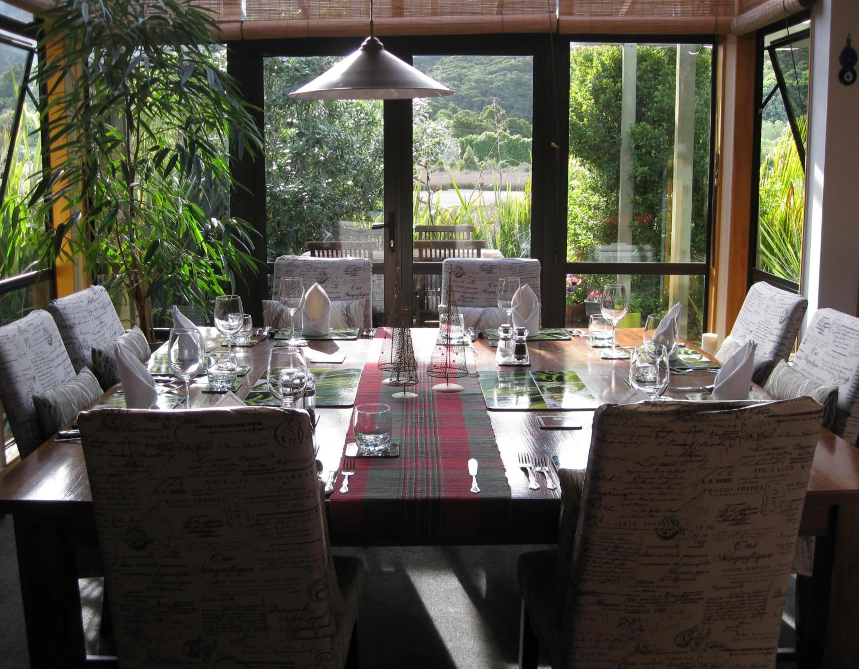 Dining area in Twin Waters Lodge