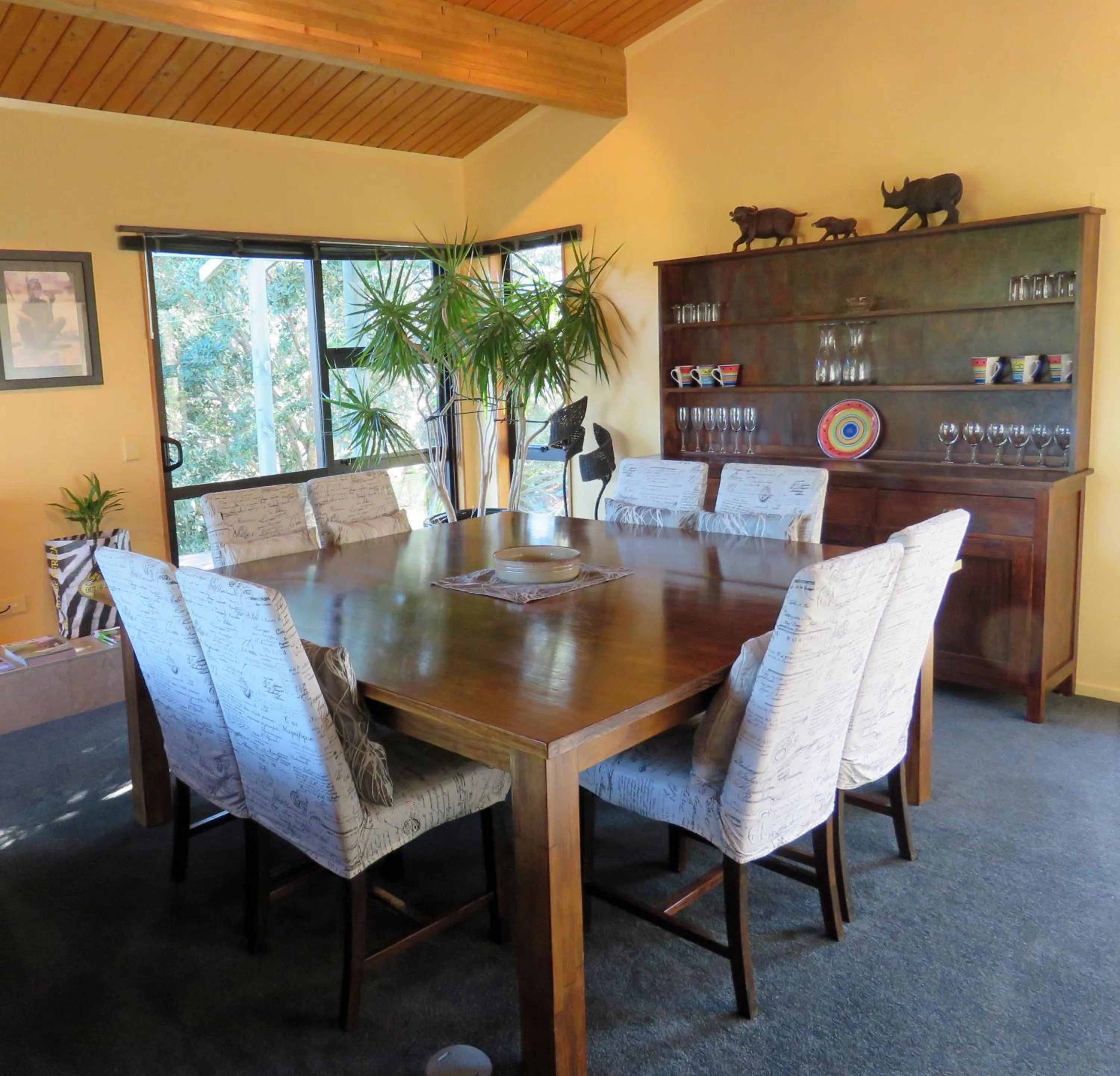 Dining area in Twin Waters Lodge