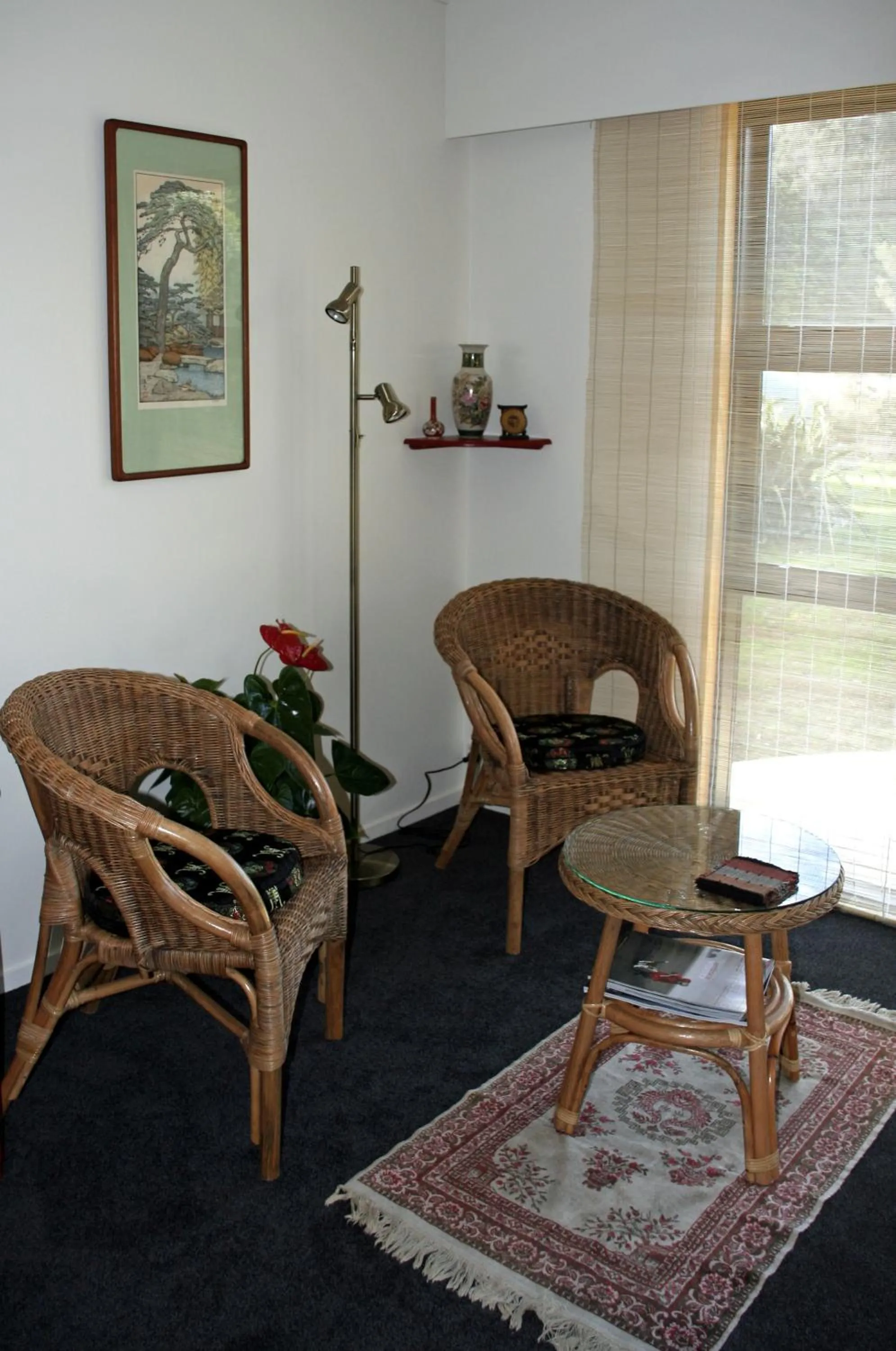 Seating area in Twin Waters Lodge