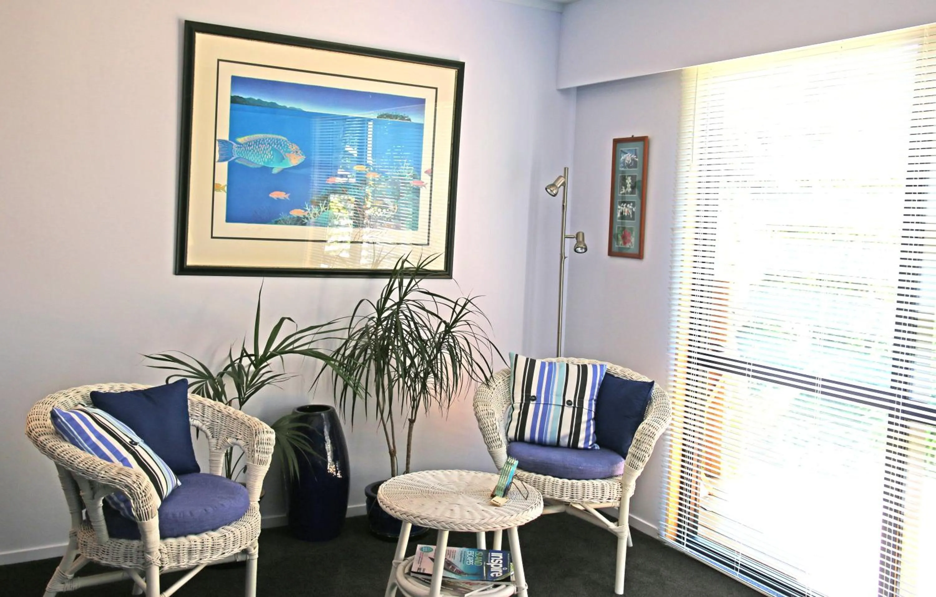 Seating area in Twin Waters Lodge