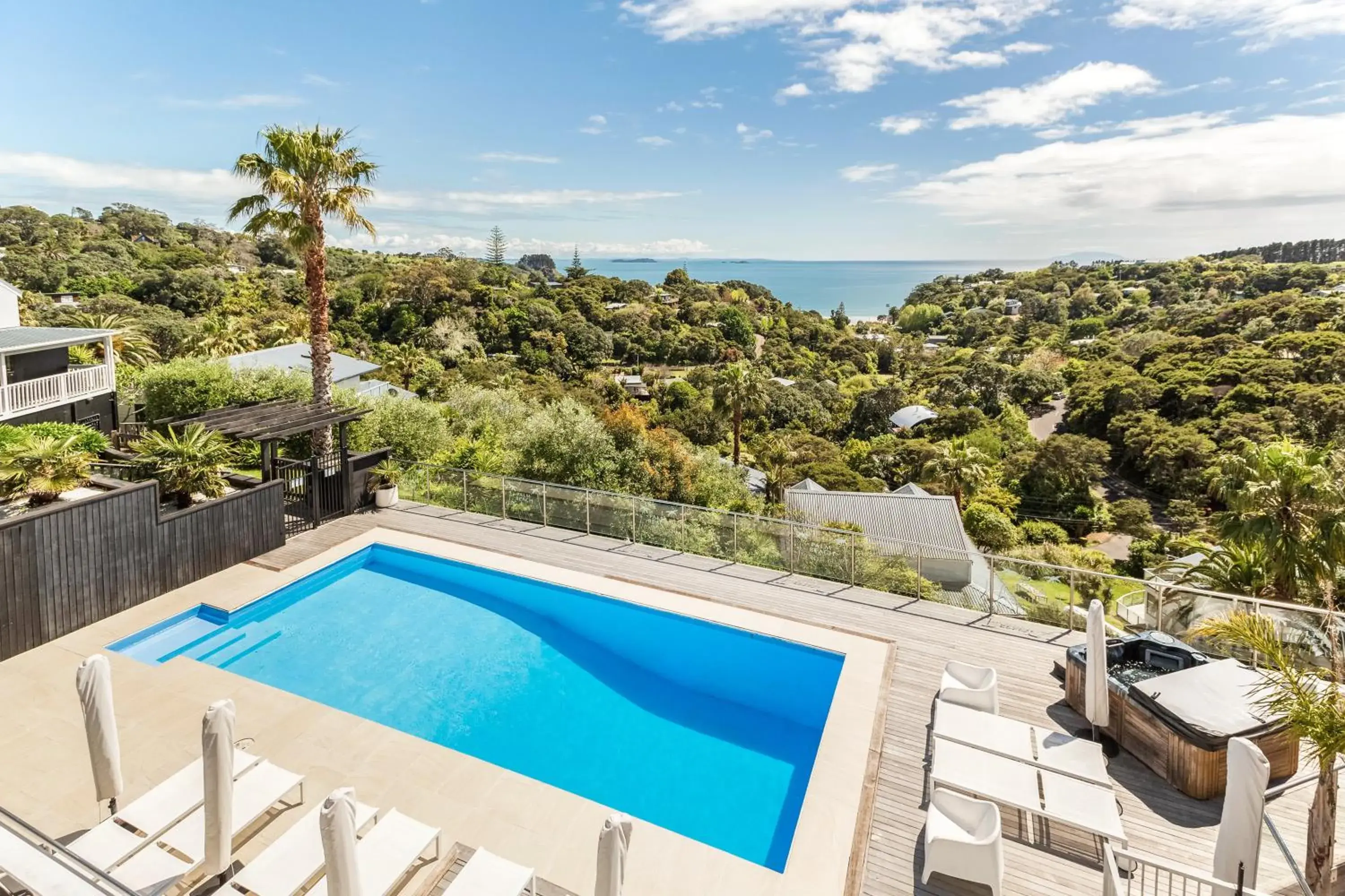 Deluxe Triple Room with Sea View in Waiheke Island Resort Conference & Accomodation Centre Deluxe Triple Room with Sea View in Waiheke Island Resort Conference & Accomodation Centre