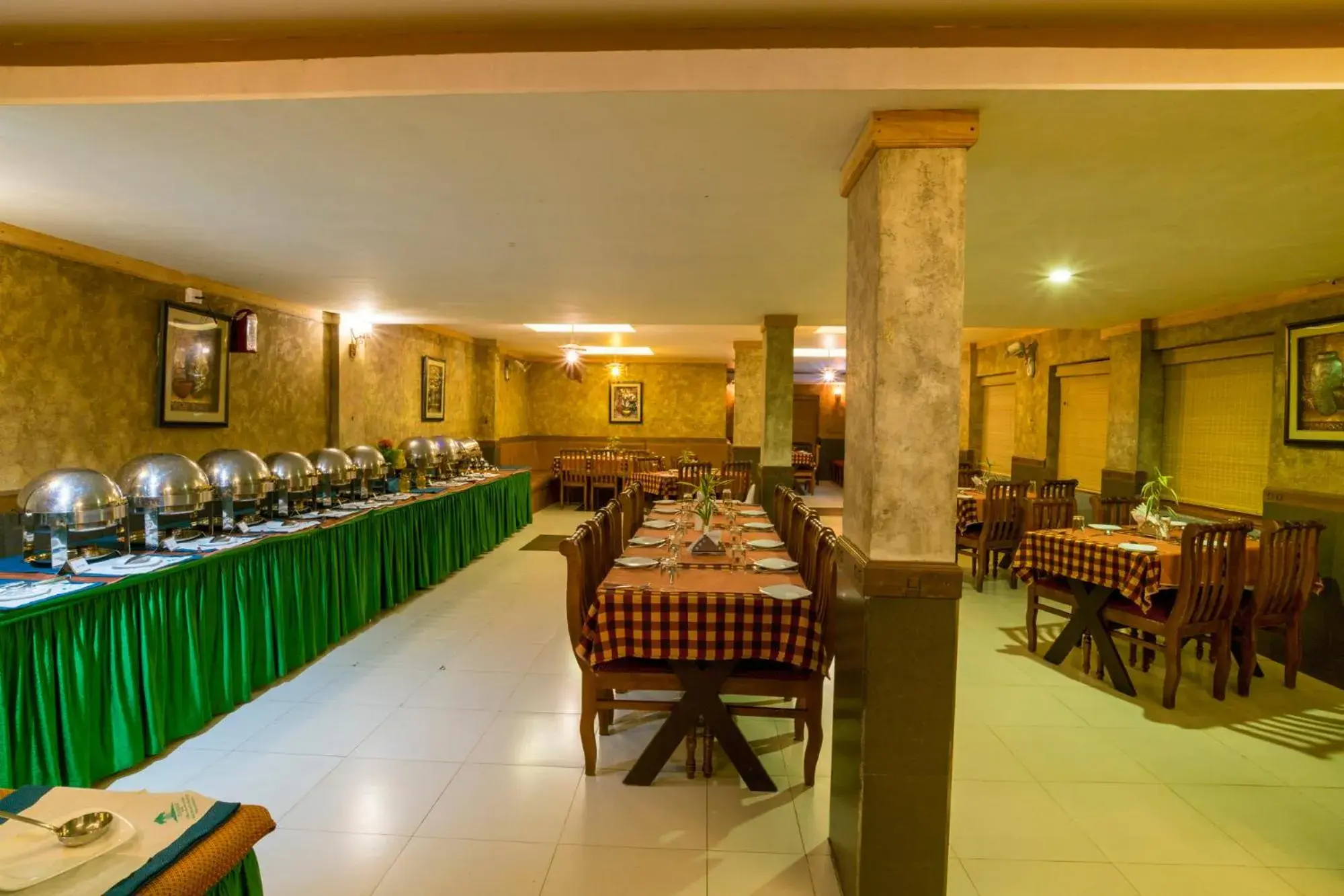 Restaurant/places to eat in Upavan Resort Restaurant/places to eat in Upavan Resort