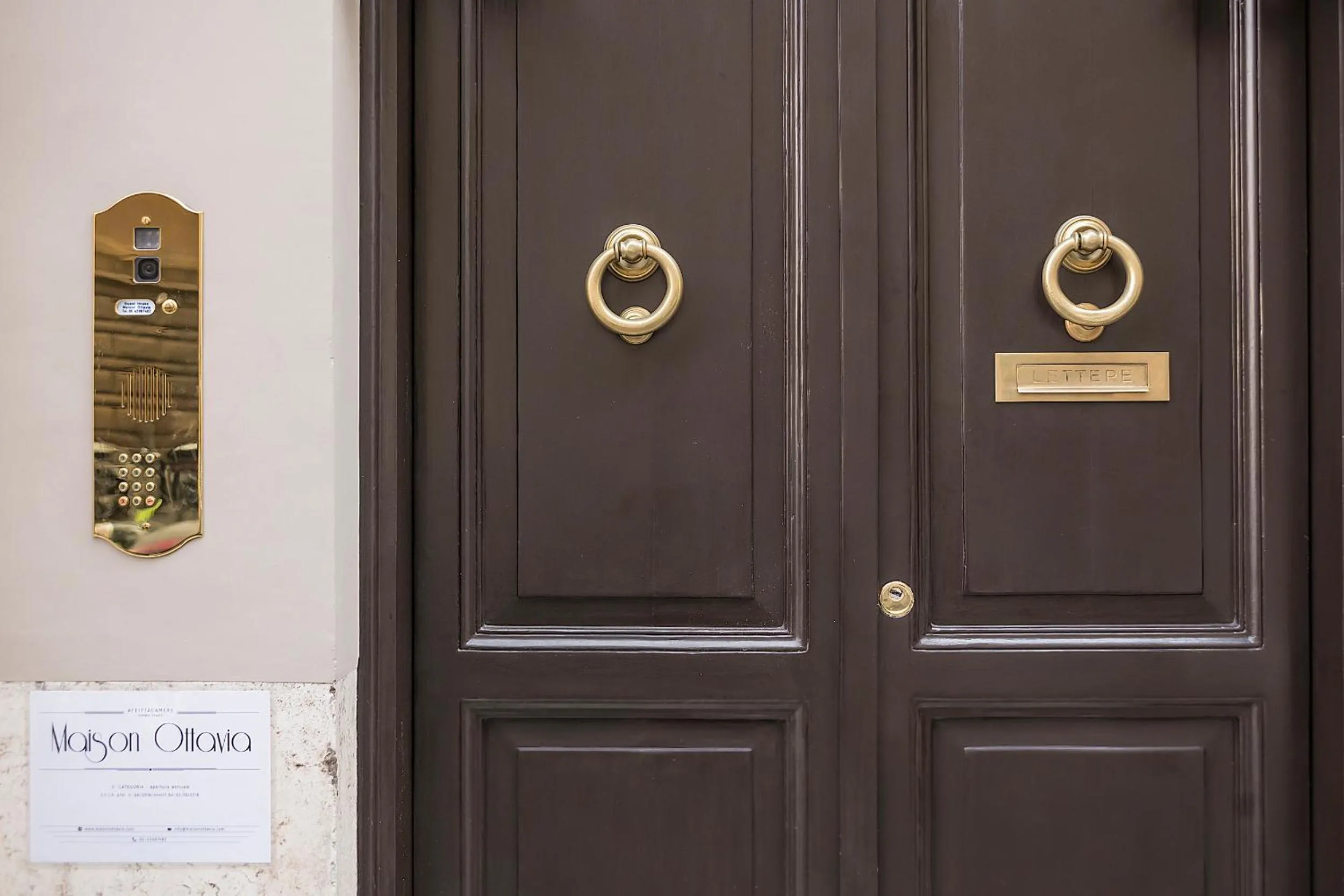 Facade/entrance in Maison Ottavia
