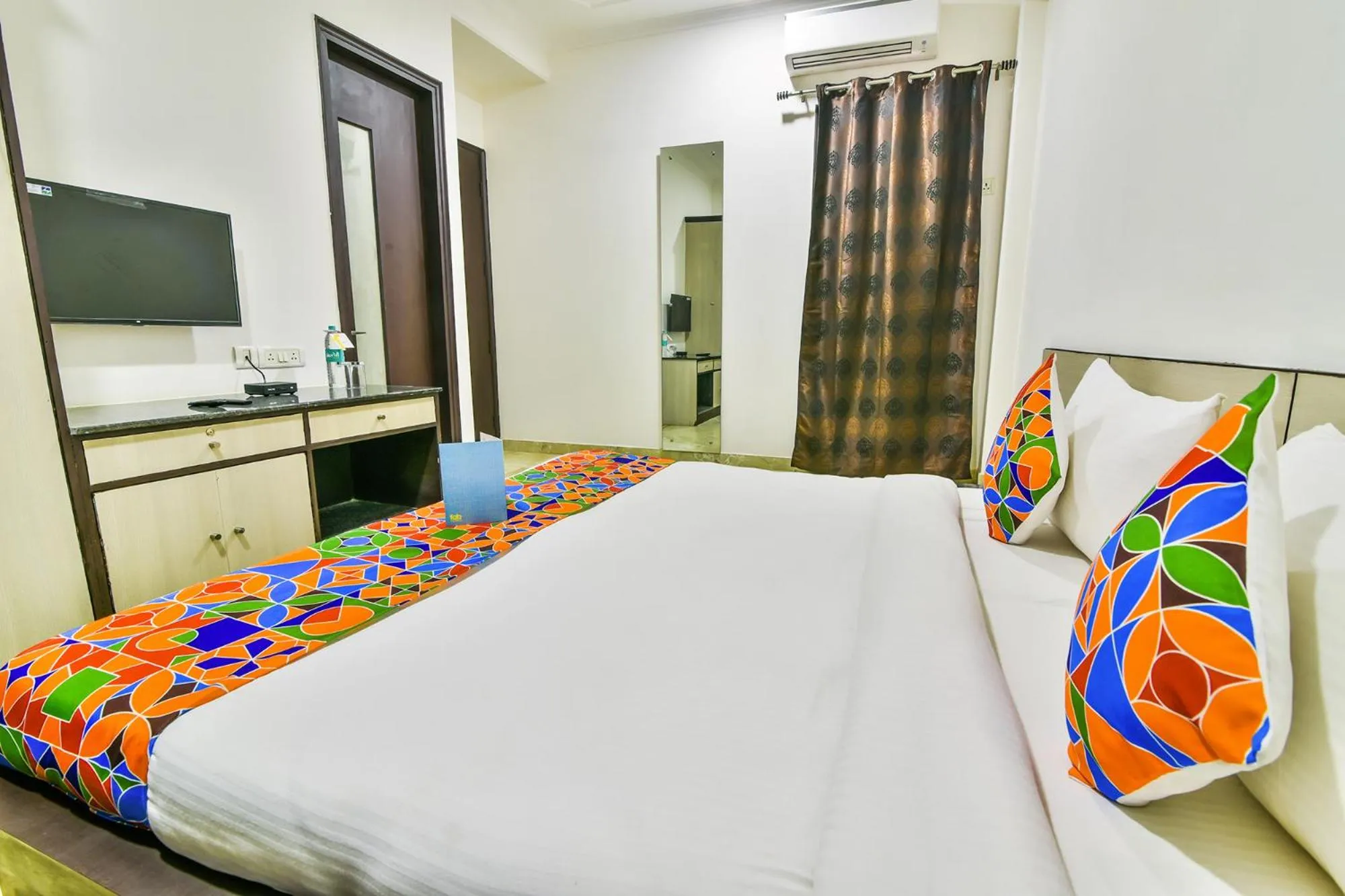 Seating area, Bed in FabHotel Rallkmas Cyber City