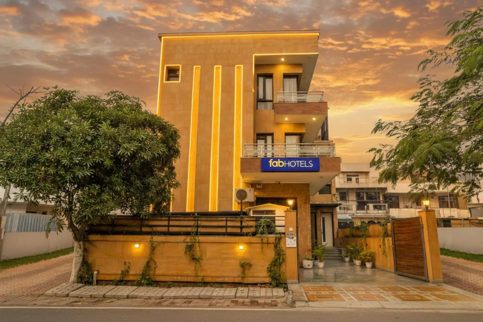 Property building in FabHotel Rallkmas Cyber City Property building in FabHotel Rallkmas Cyber City