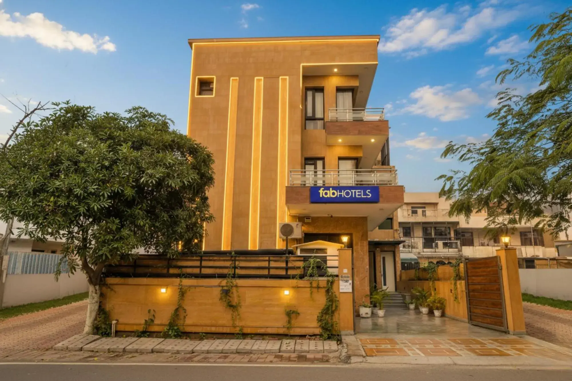 Property building in FabHotel Rallkmas Cyber City Property building in FabHotel Rallkmas Cyber City