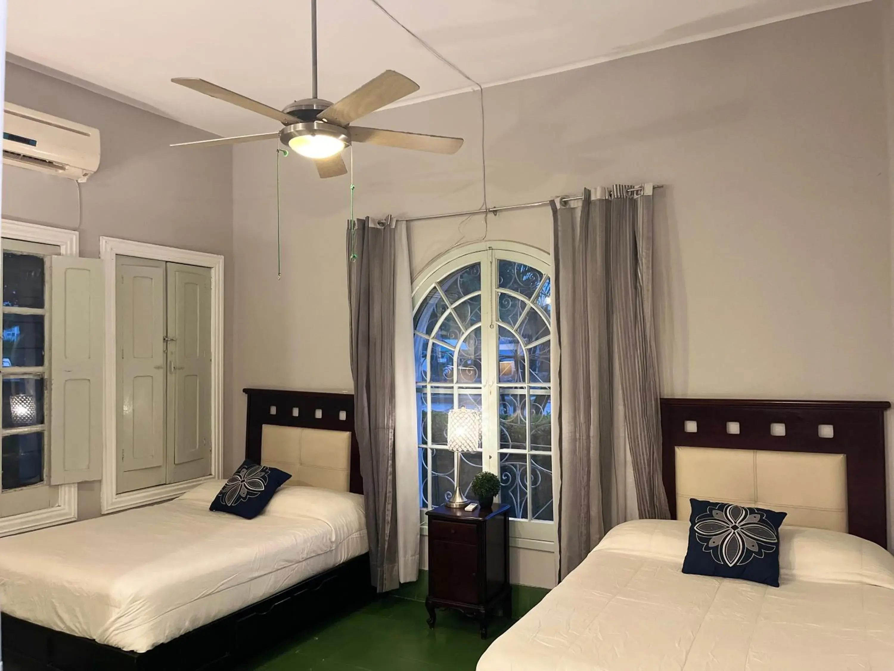 Twin Room with Shower in suites Casa Blanca Twin Room with Shower in suites Casa Blanca