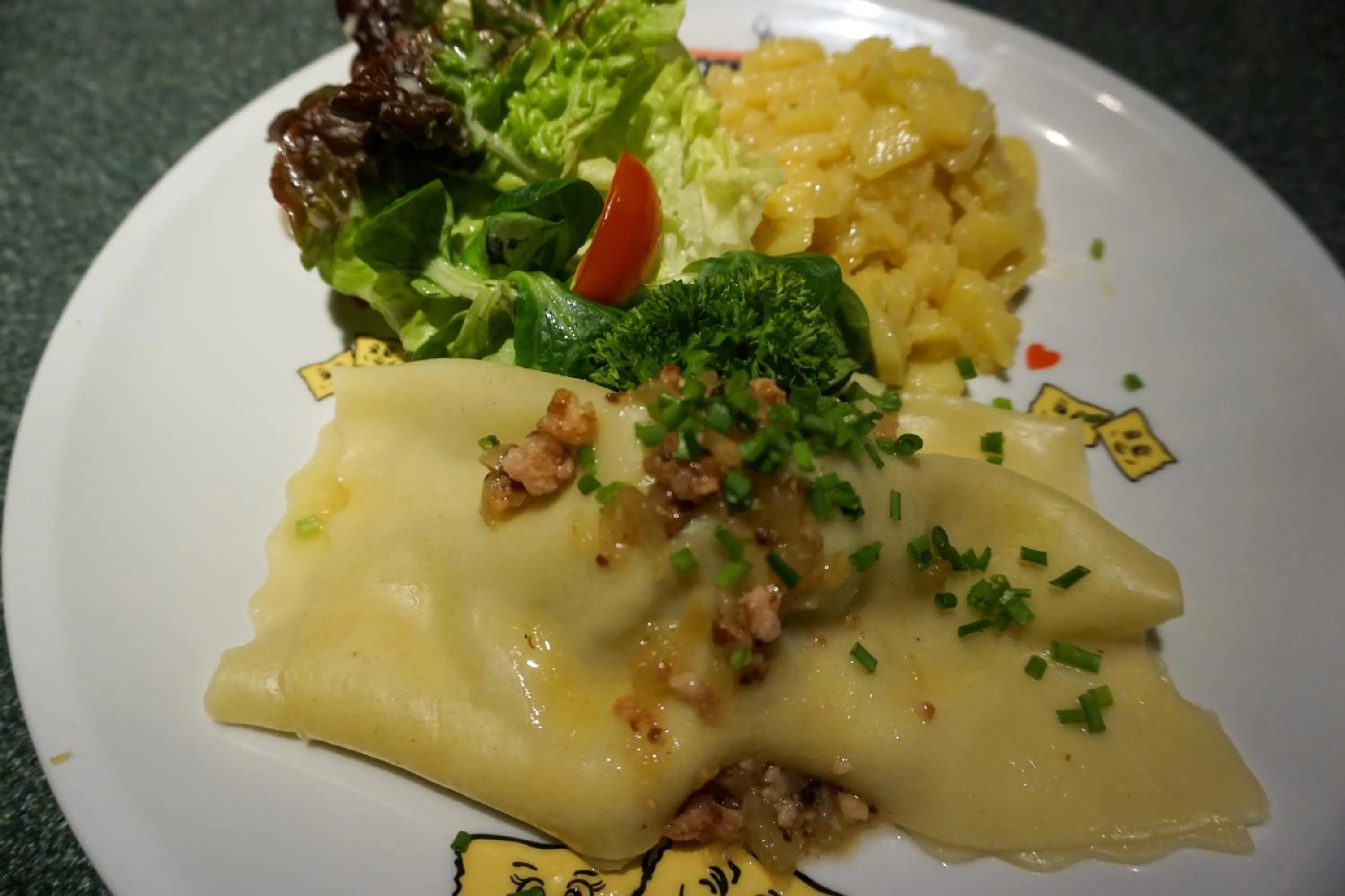 Food in Hotel Restaurant Thum