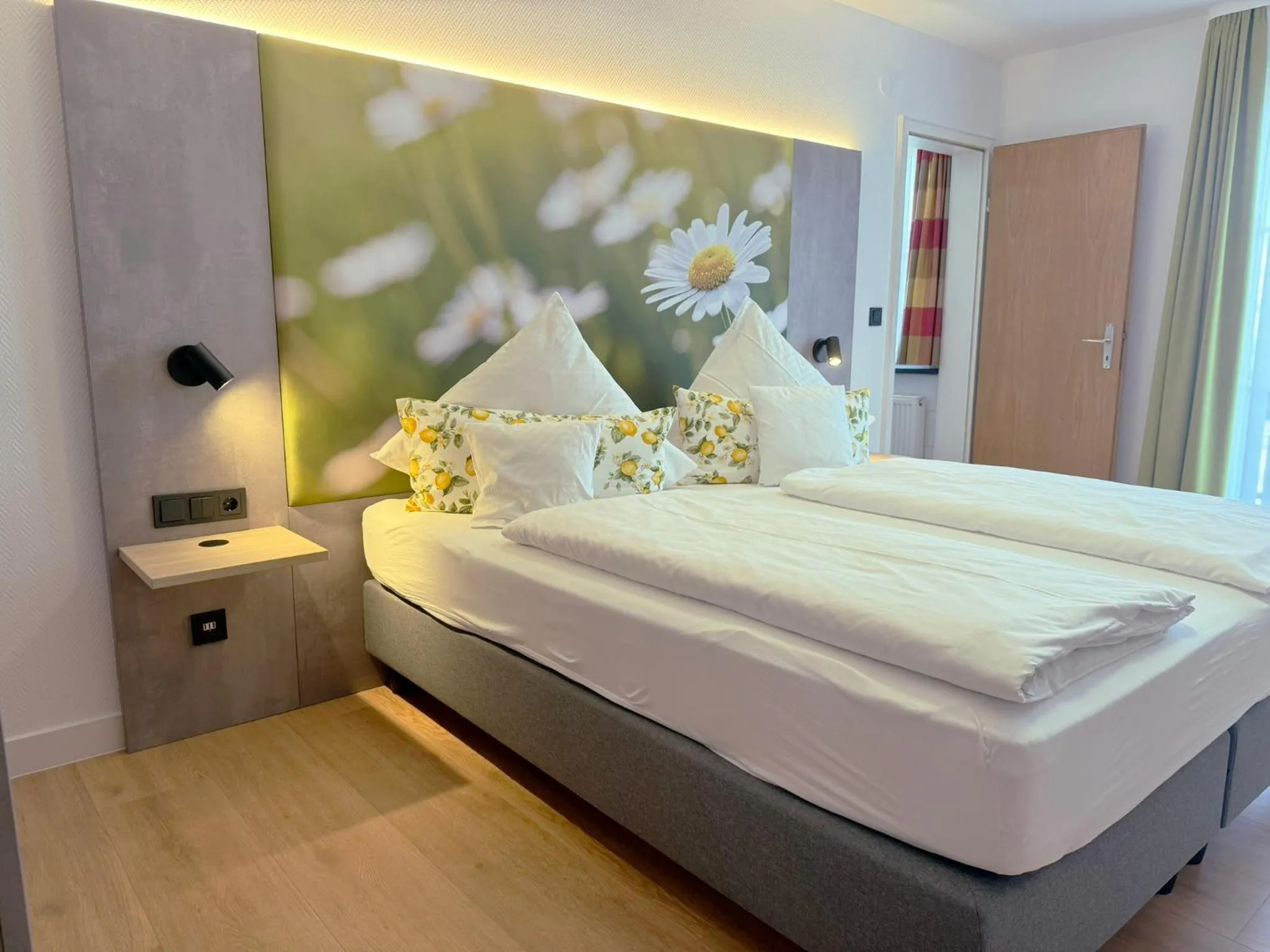 Photo of the whole room, Bed in Hotel Restaurant Thum