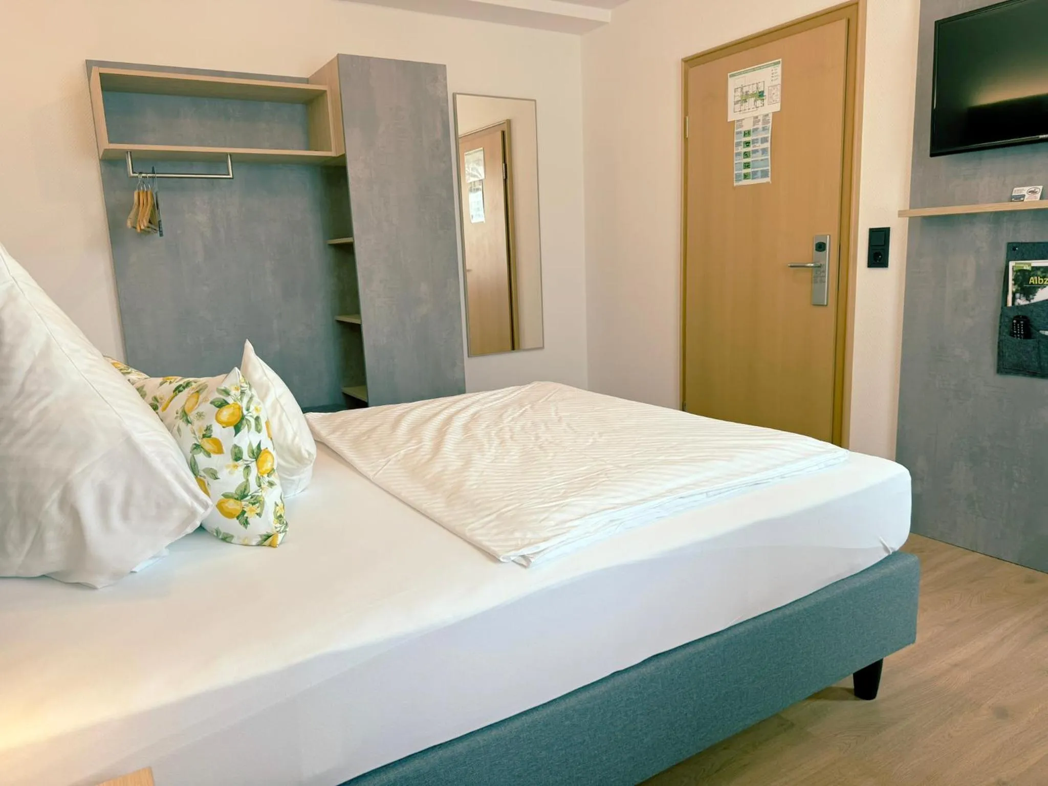 Photo of the whole room, Bed in Hotel Restaurant Thum