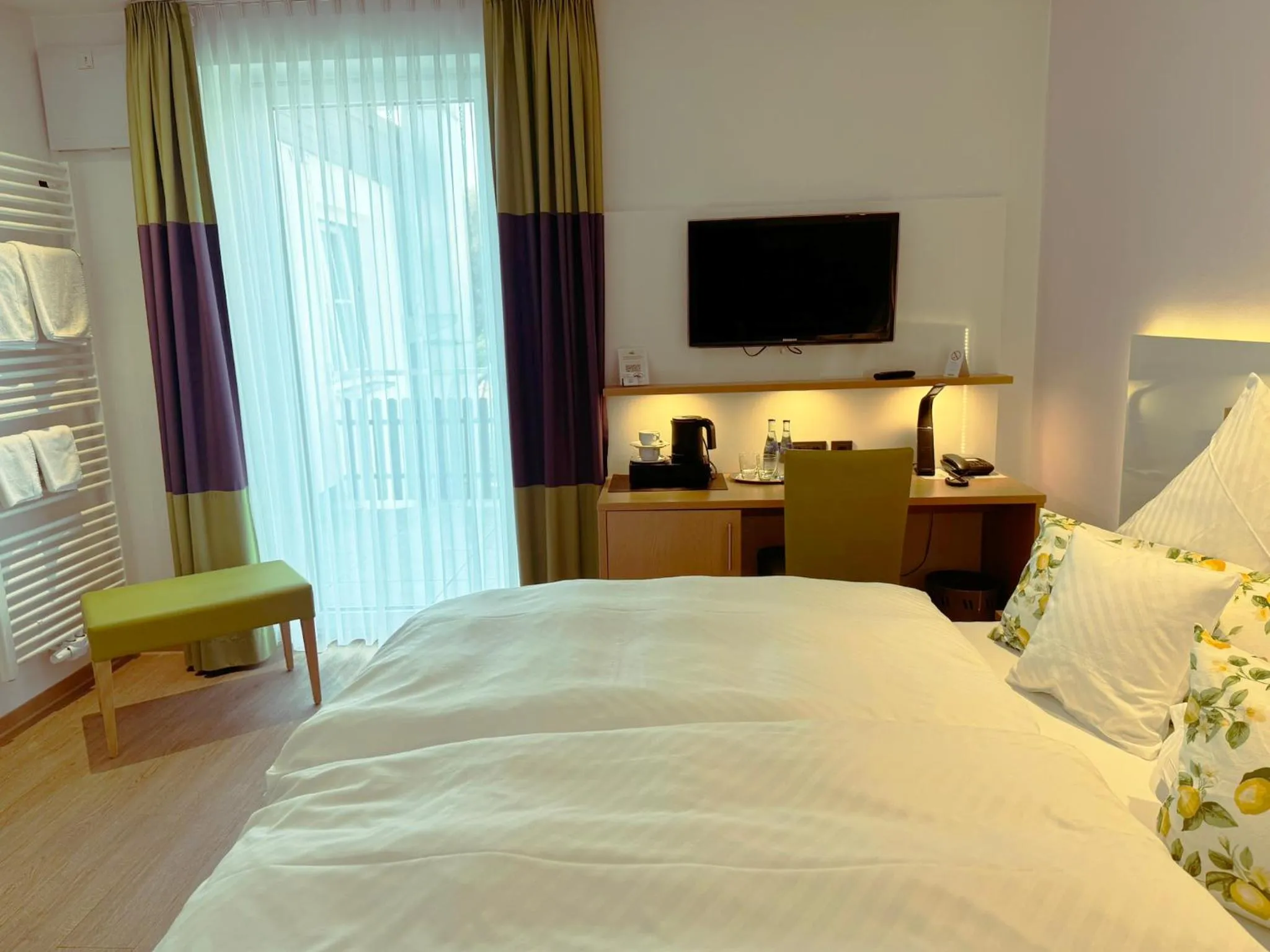 Photo of the whole room, Bed in Hotel Restaurant Thum