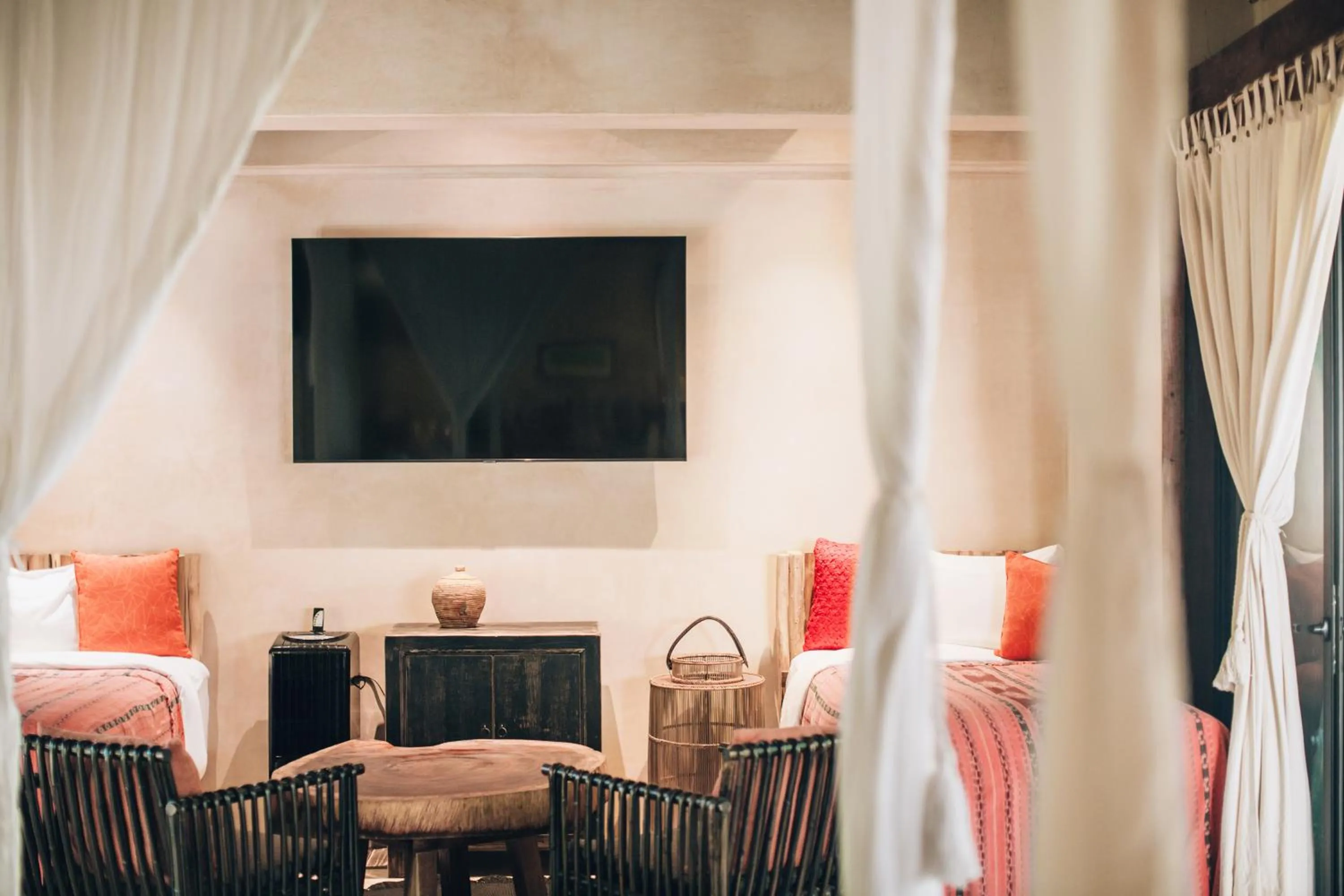 Living room, Bed in Orchid House Tulum Jungle