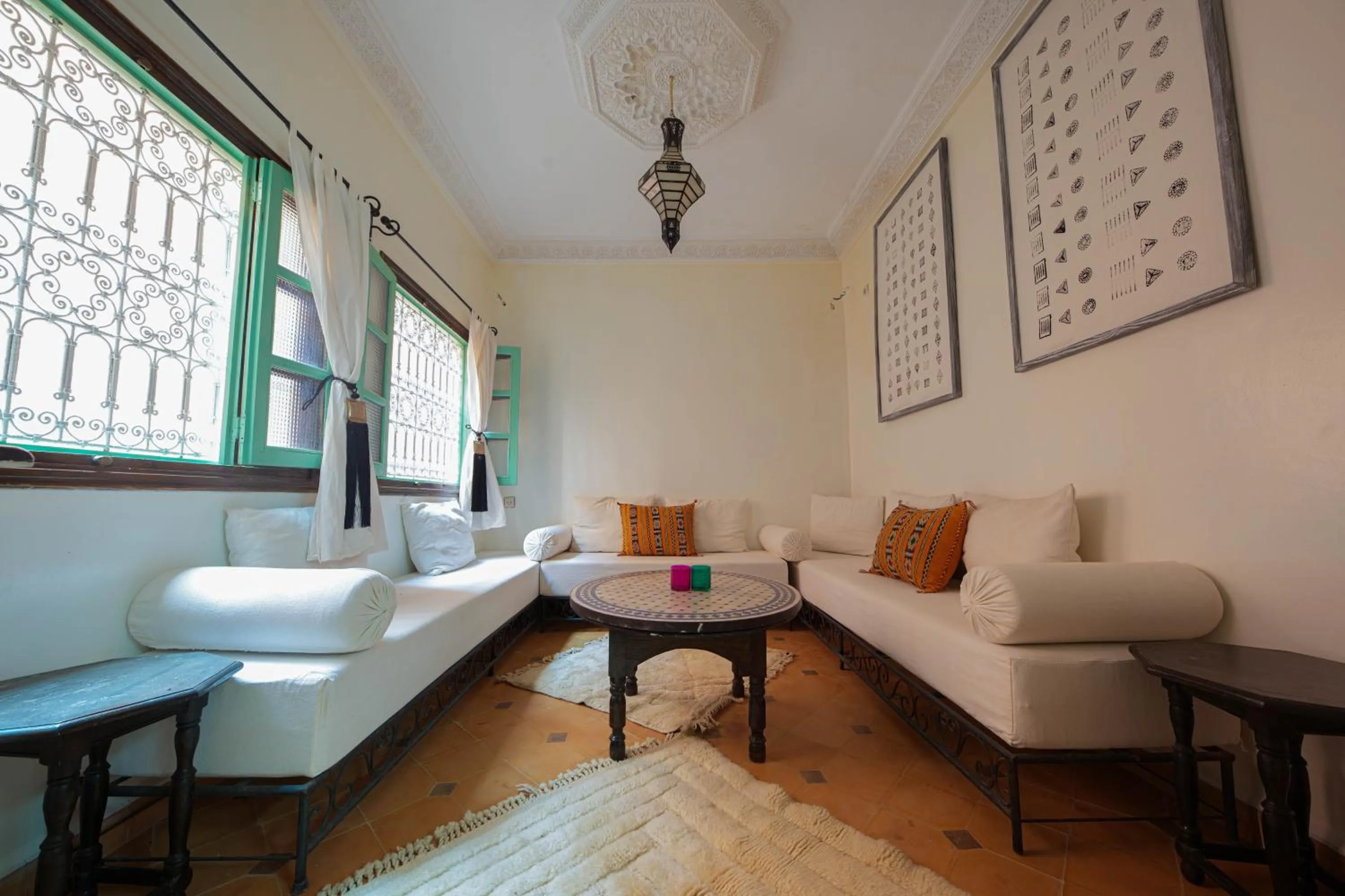 Restaurant/places to eat in Dar Soufian