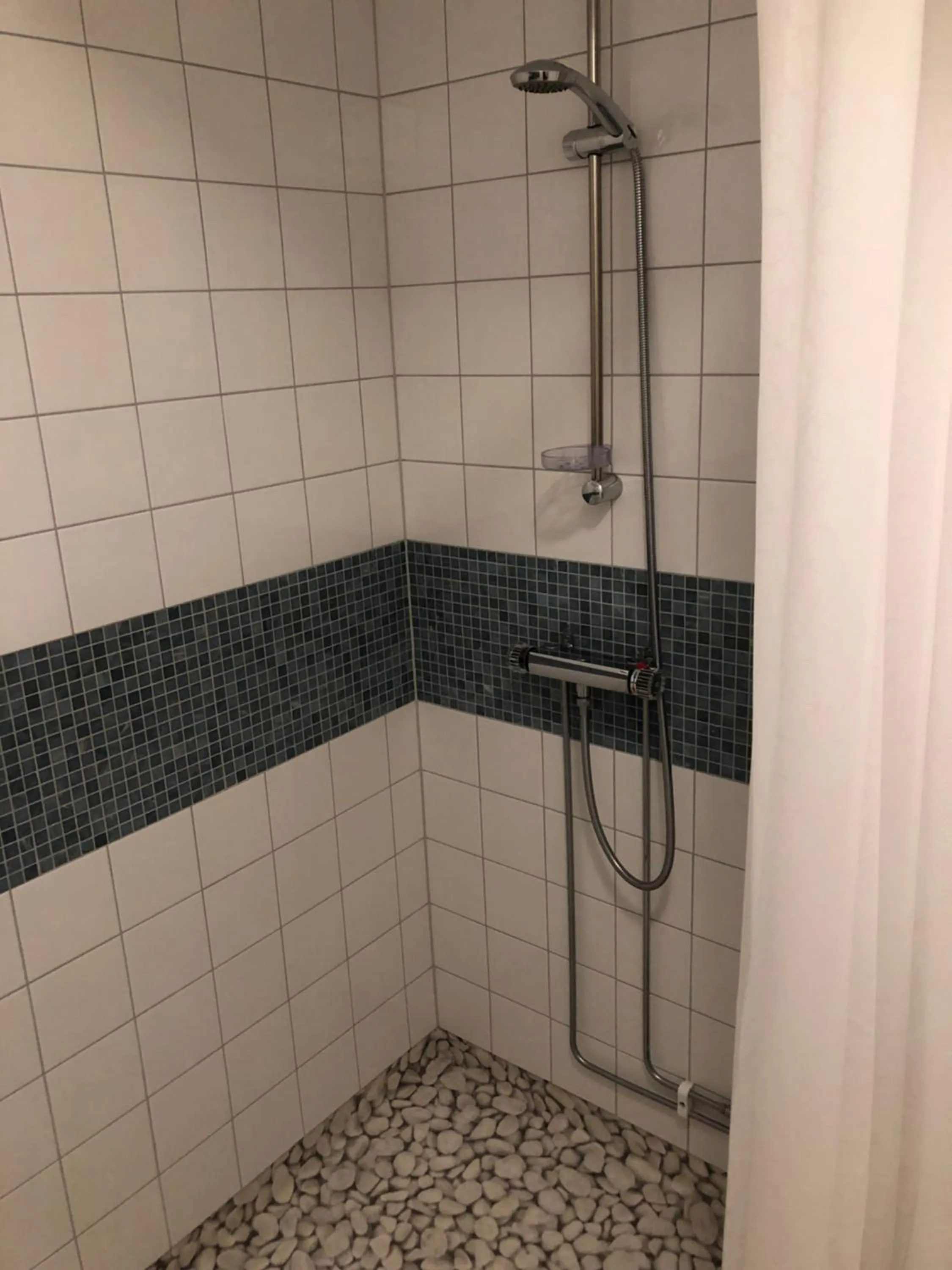 Shower in Docksta Hotell