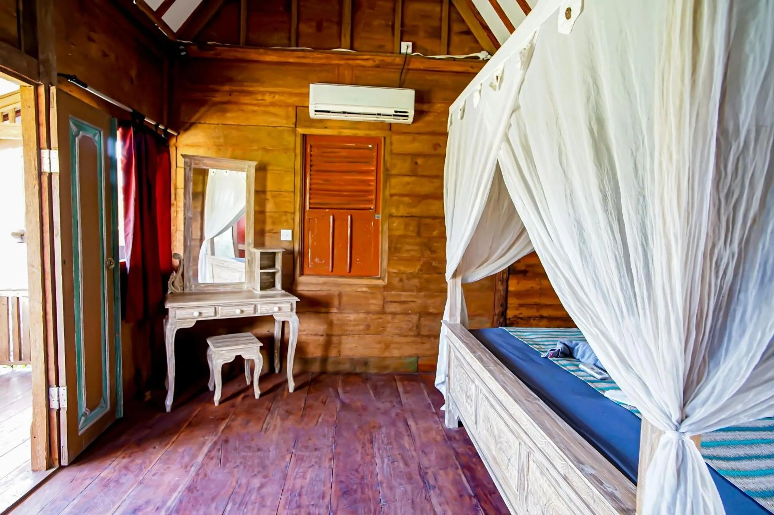 Photo of the whole room, Bed in Cening Bagus Bungalow