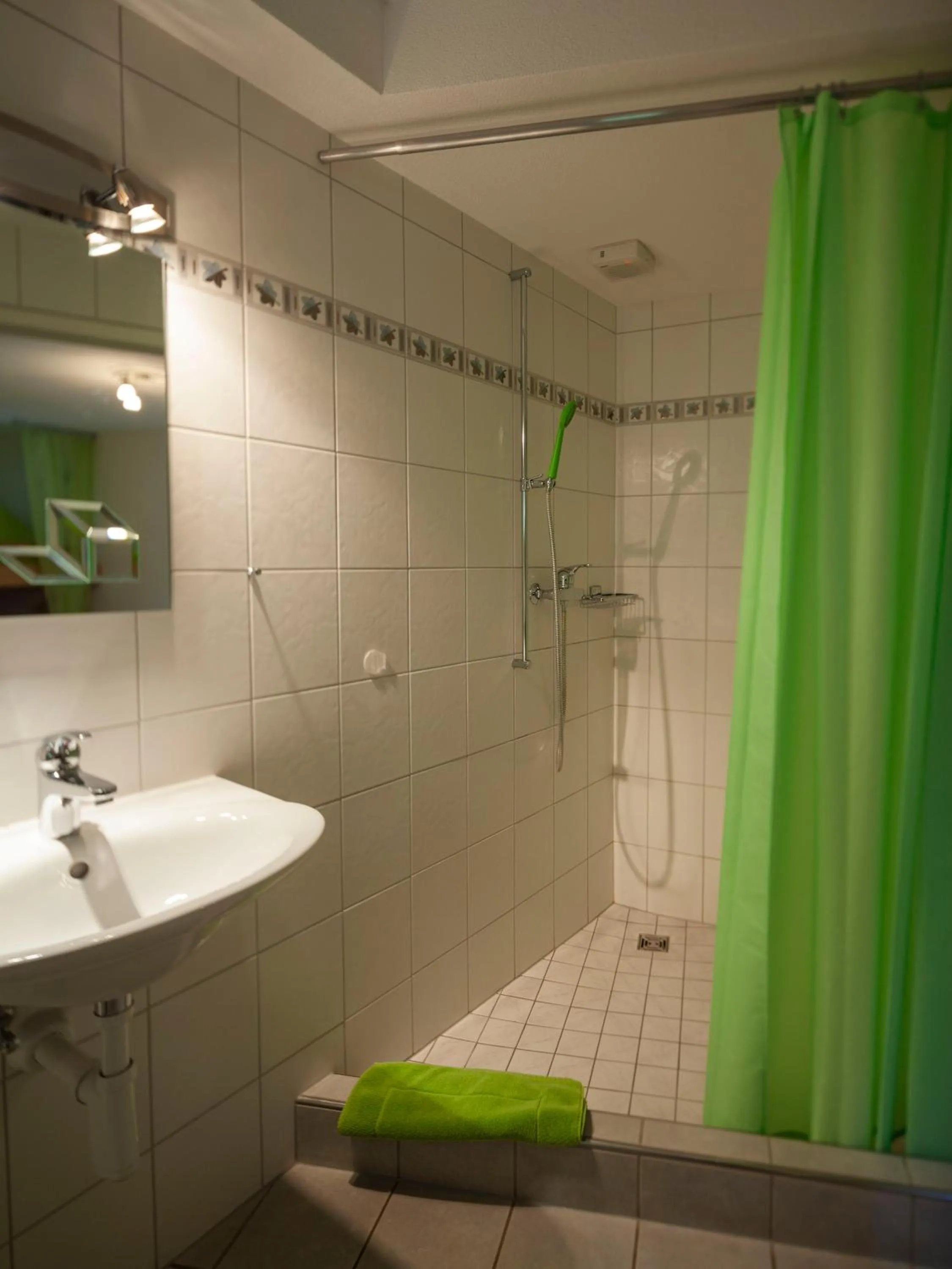 Shower in Bergwerksilo Herznach