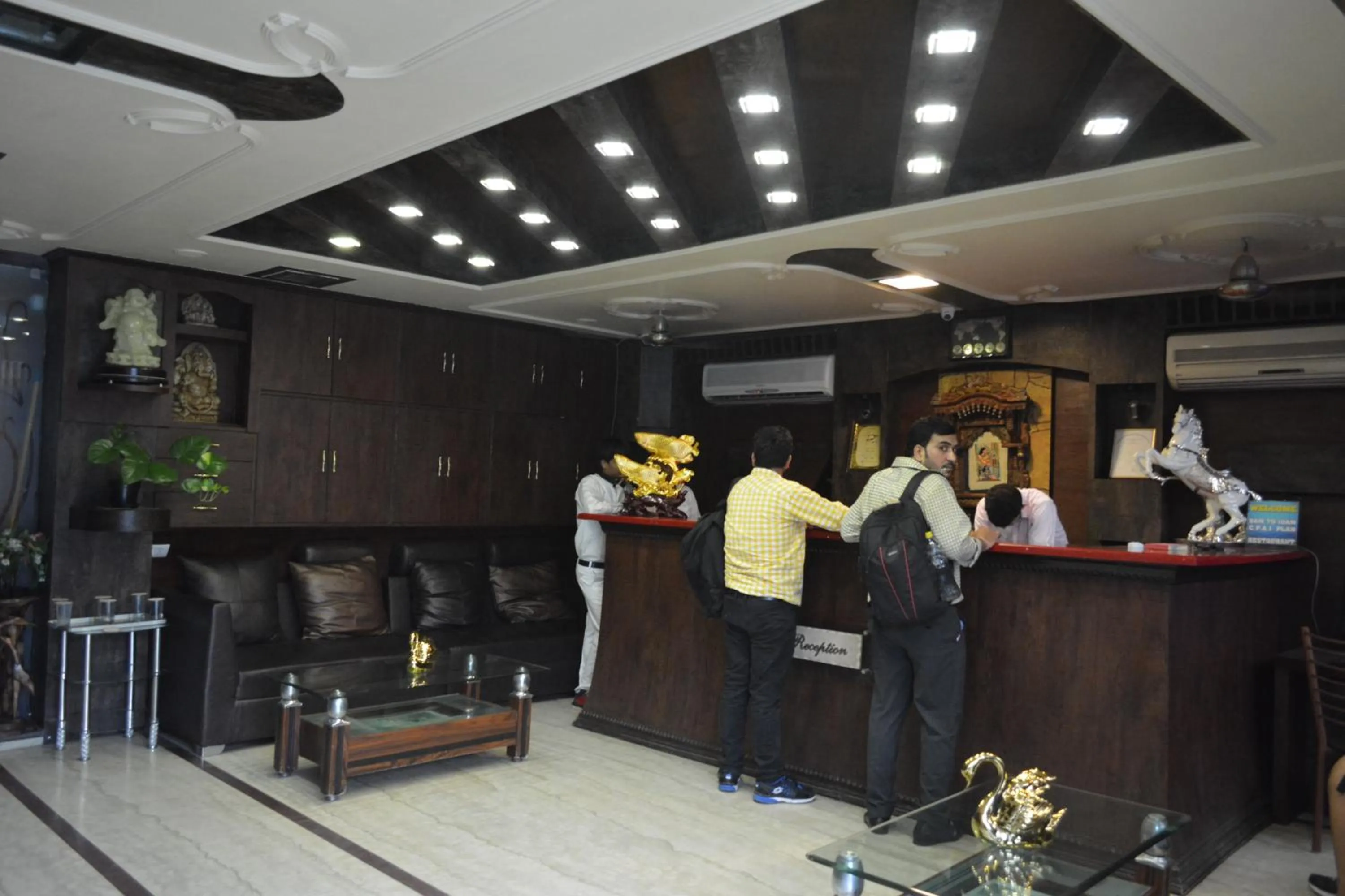 Lobby or reception in Airport Hotel Vishal Residency