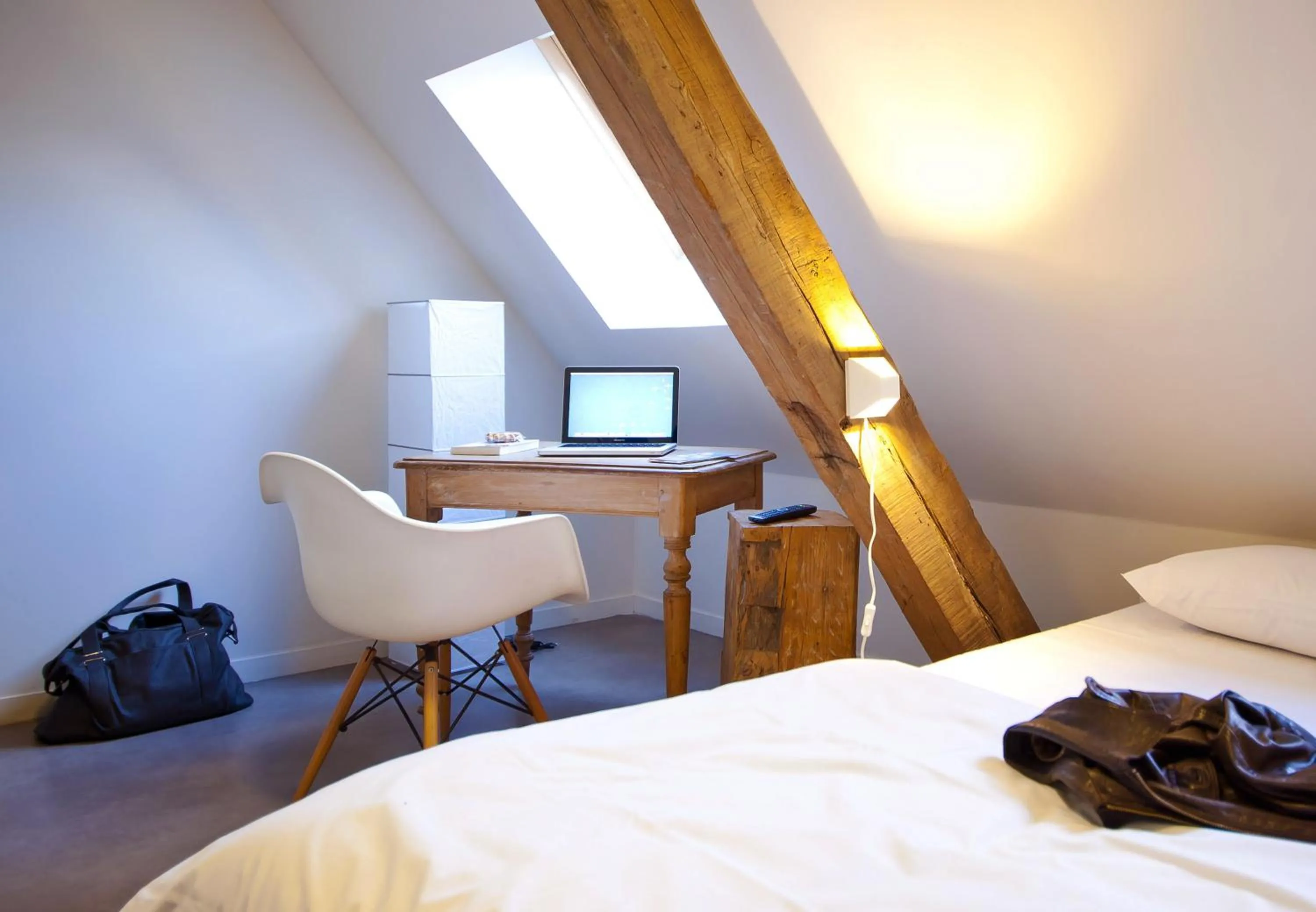 Bedroom, Bed in The People - Lille