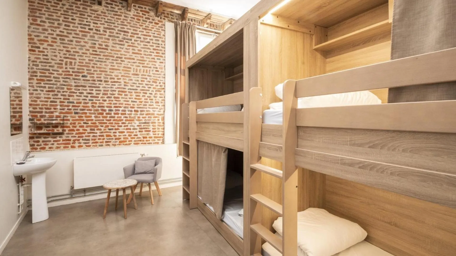 Bedroom, Bed in The People - Lille