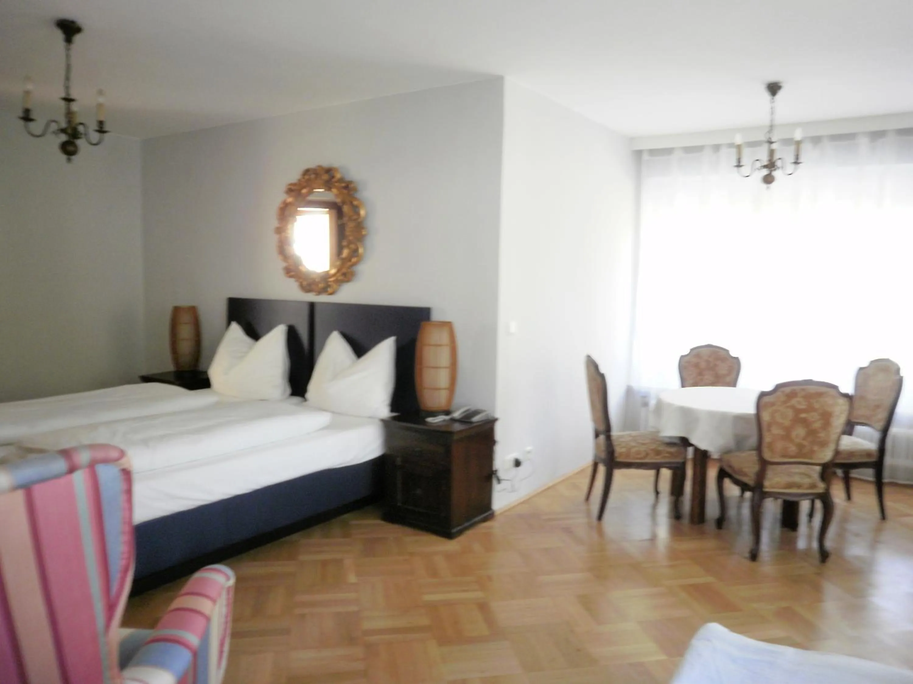 Bed in Stadtvilla Auerhahn