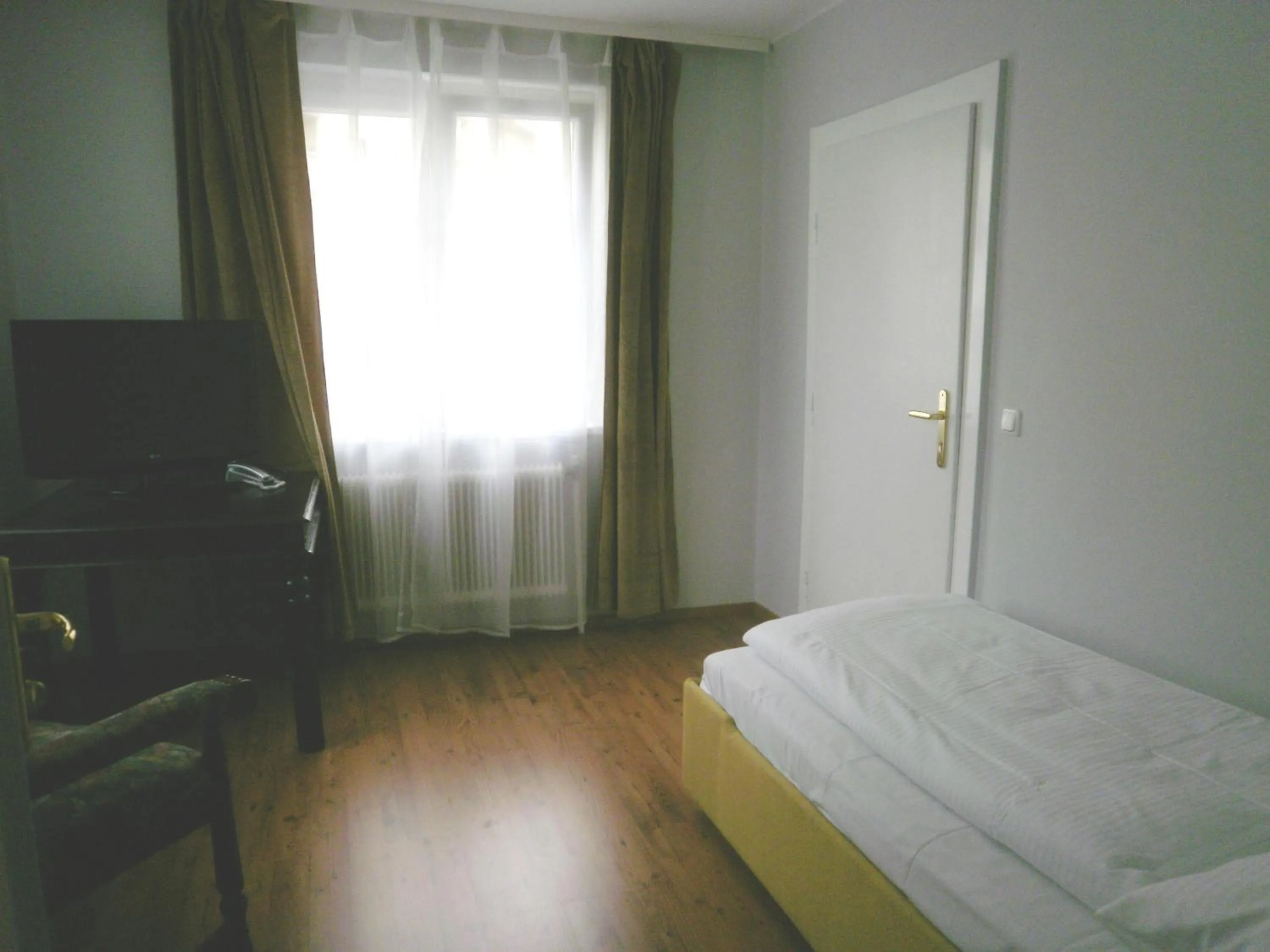 Bed in Stadtvilla Auerhahn