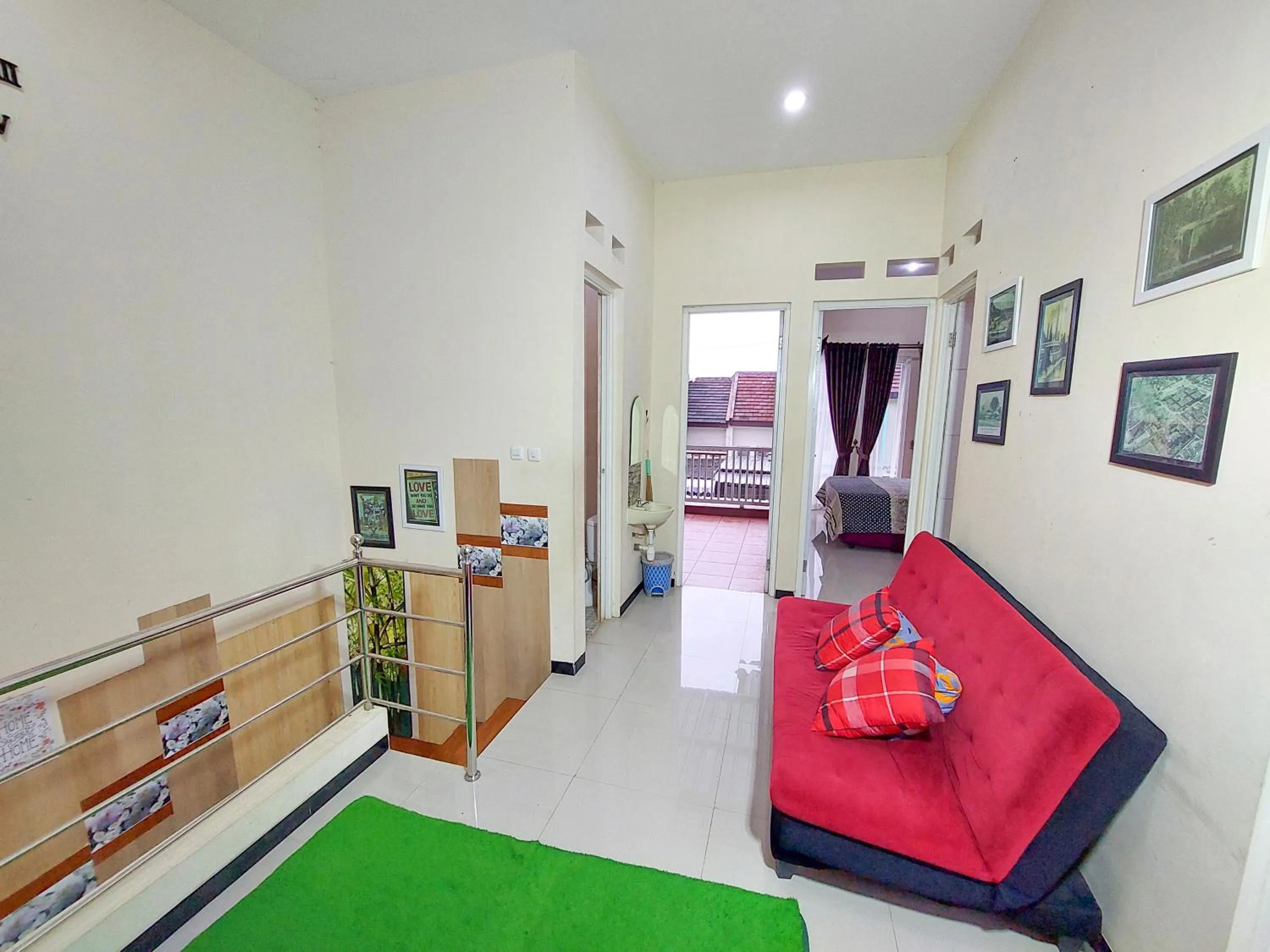 Living room, Bed in Rumah Kartika Batu