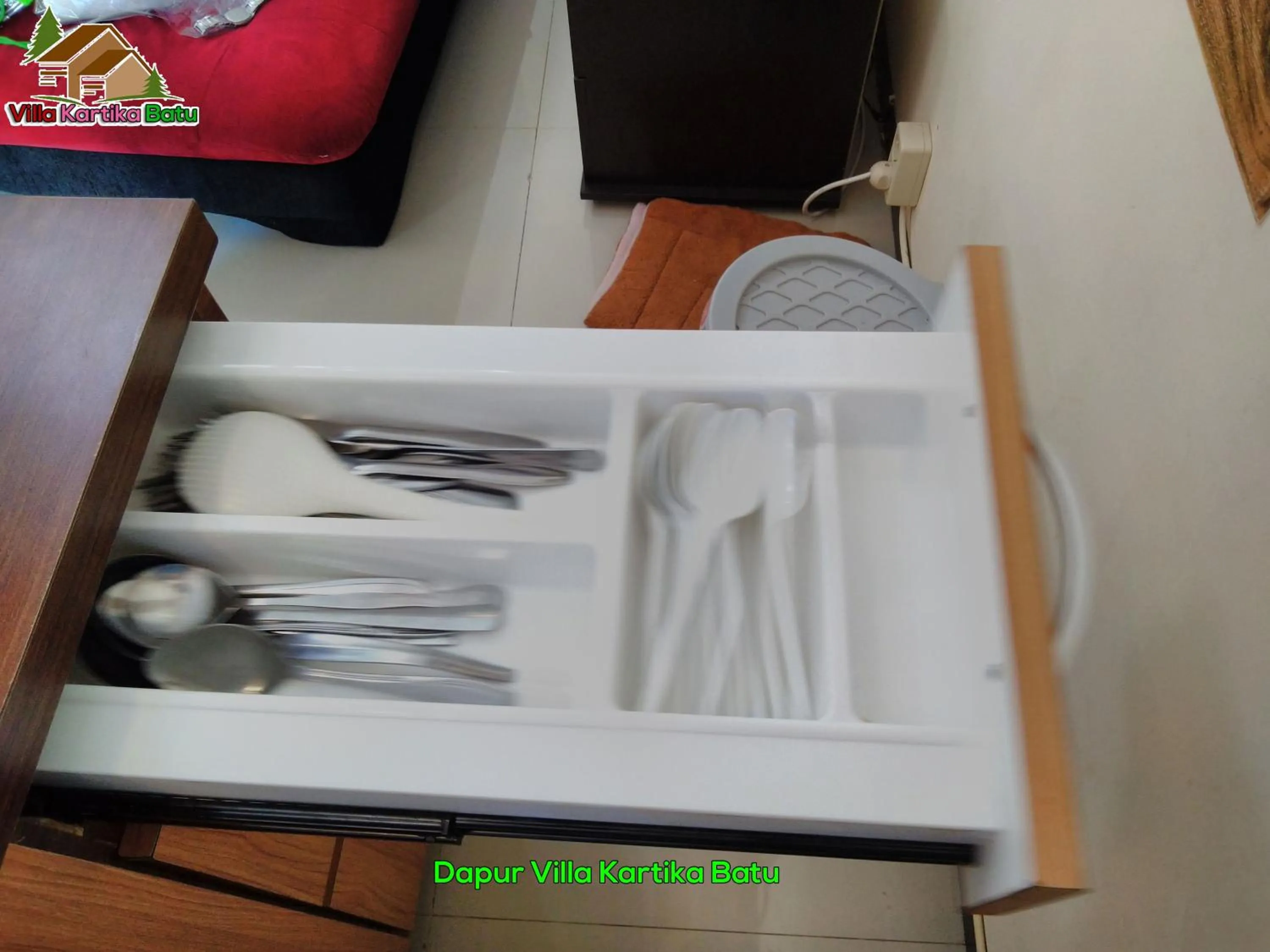 Kitchen or kitchenette in Rumah Kartika Batu