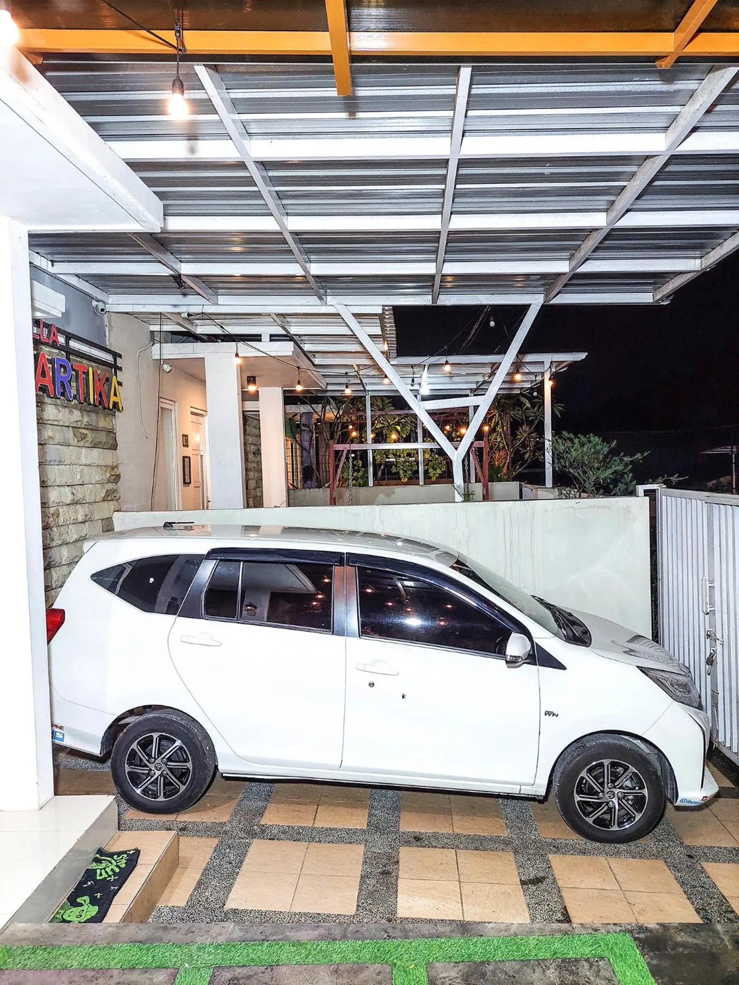 Facade/entrance in Rumah Kartika Batu