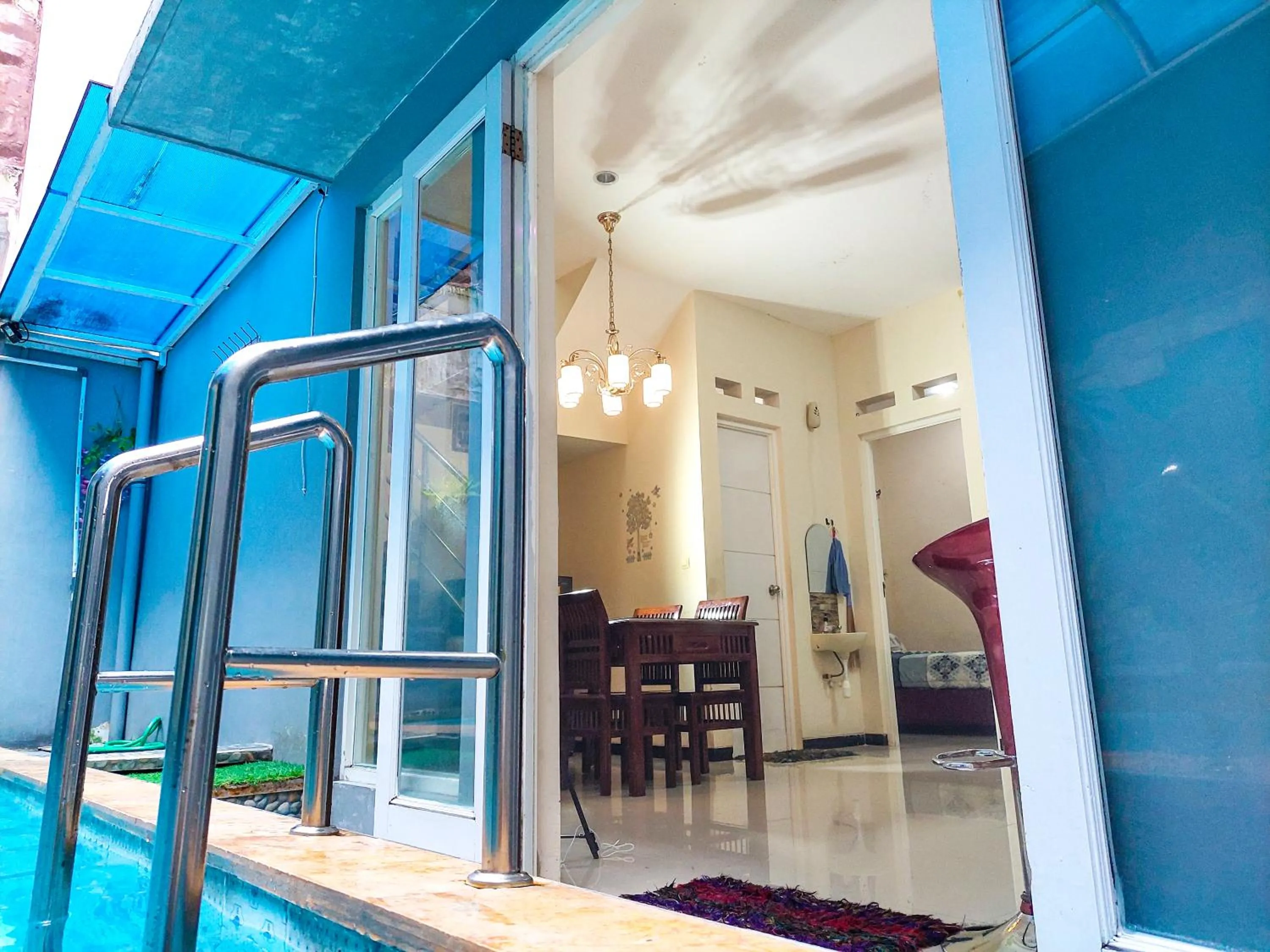 Swimming pool in Rumah Kartika Batu