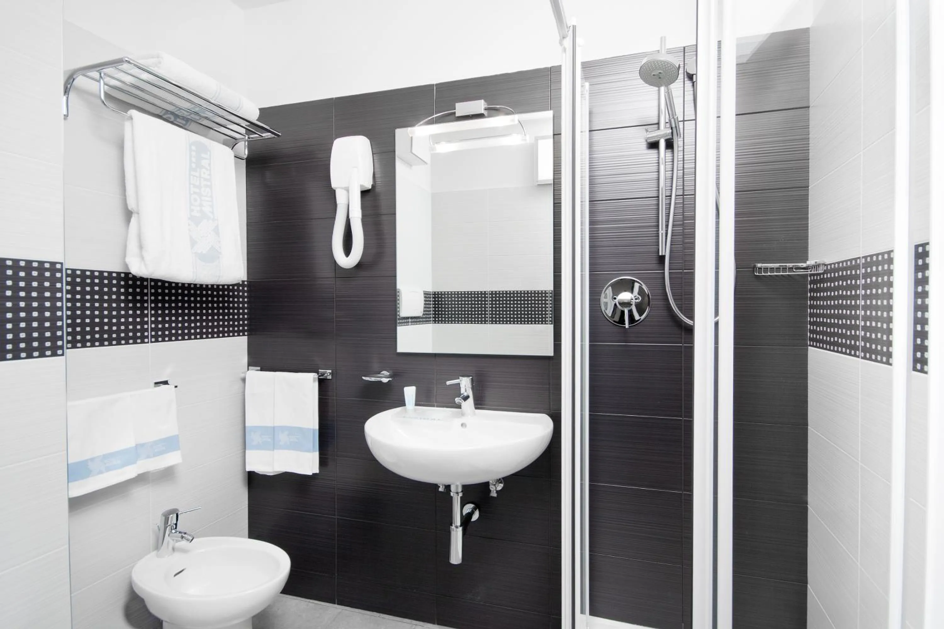 Bathroom in Hotel Mistral