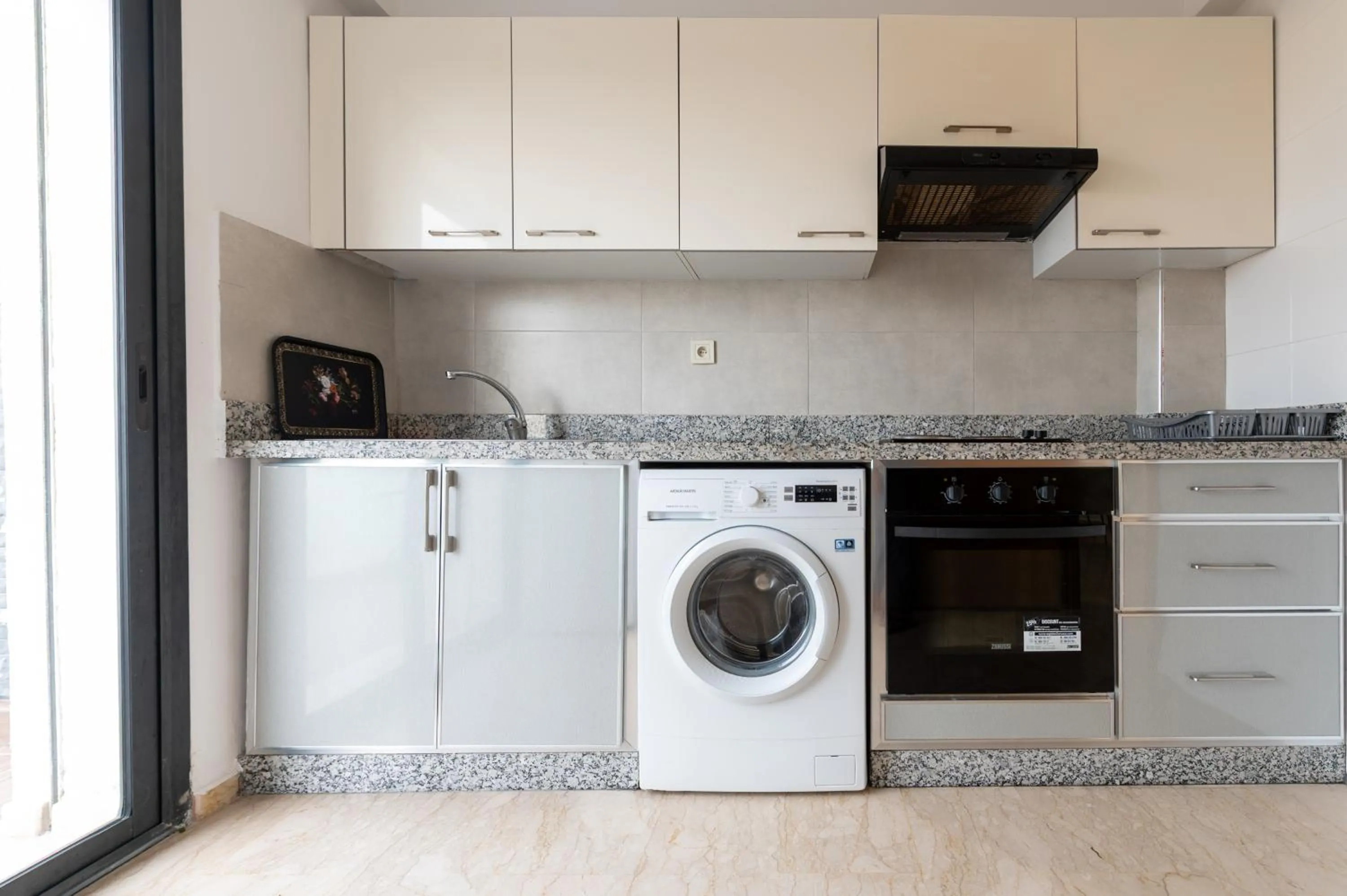 Kitchen or kitchenette in Garden Bay Appart'Hôtel