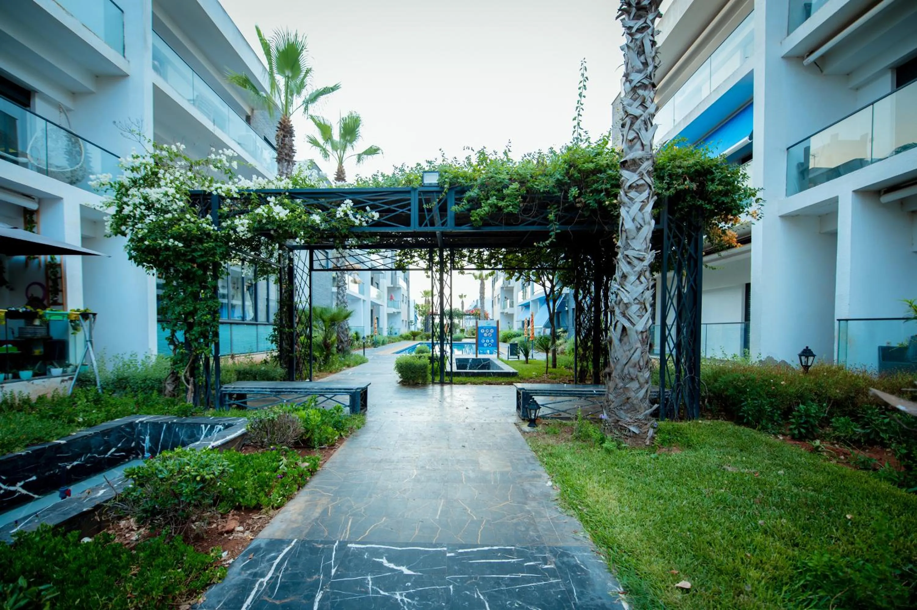 Spring in Garden Bay Appart'Hôtel