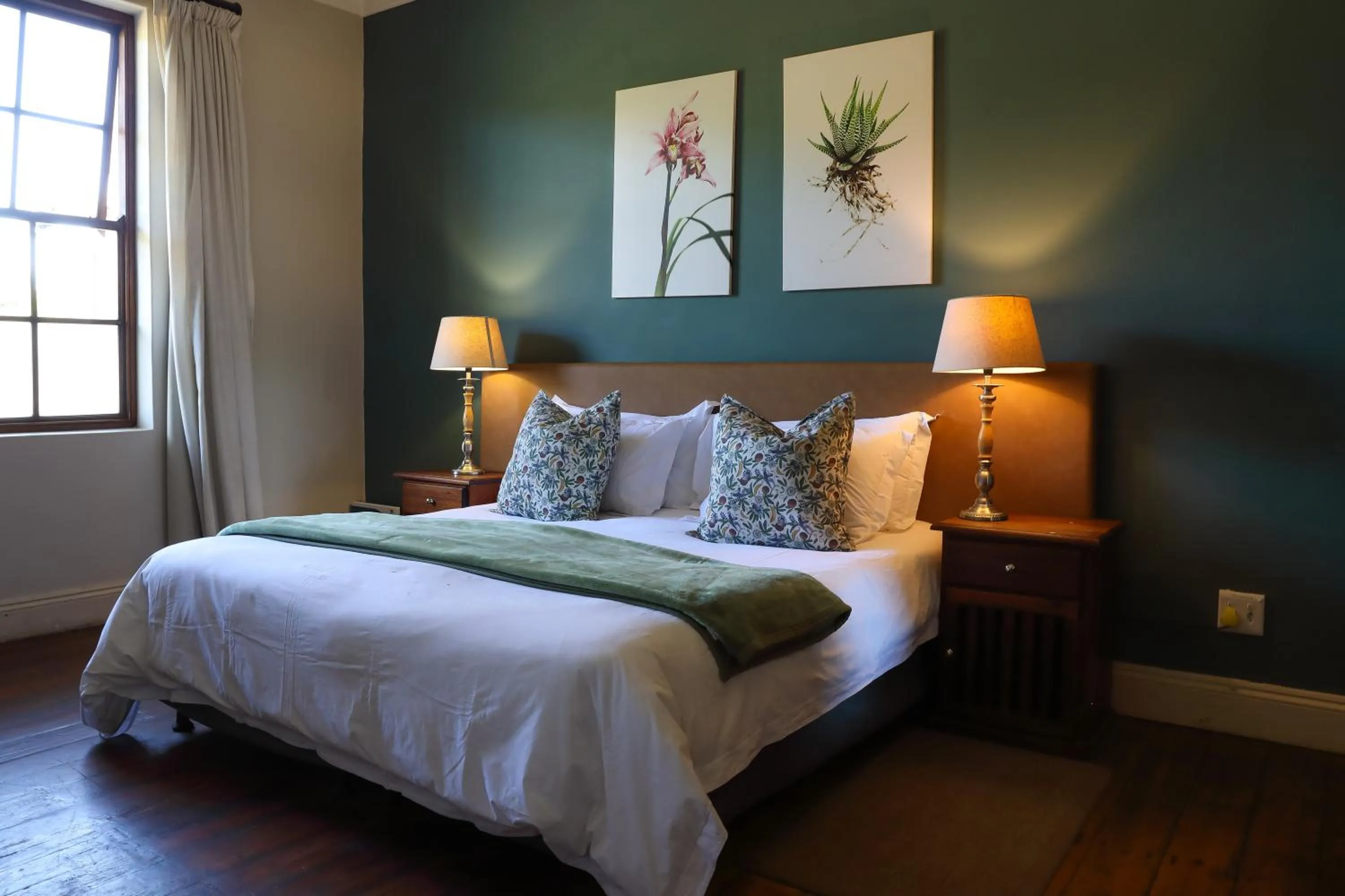 Bed in The Nottingham Road Hotel